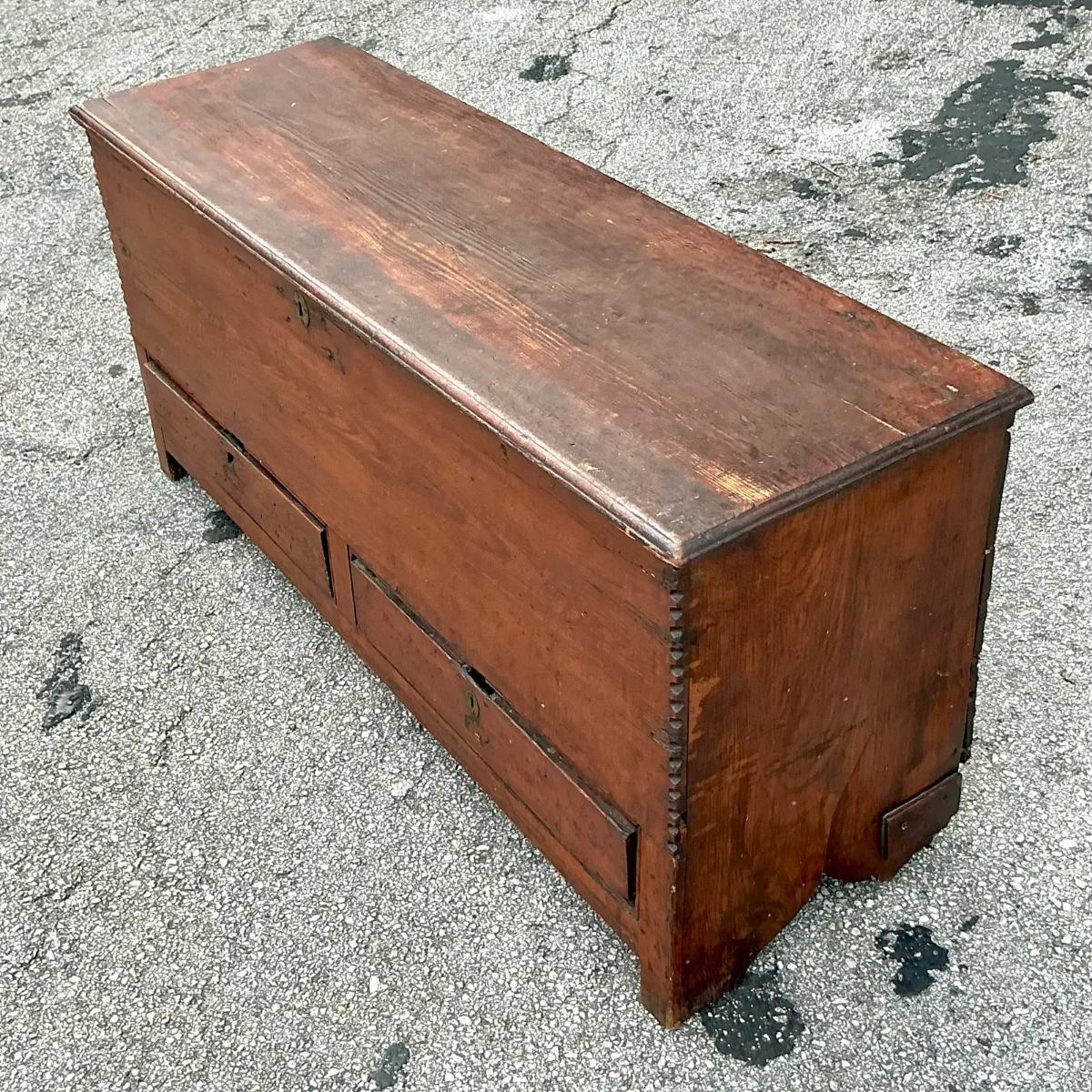 Américain Ancienne commode primitive en bois du 19ème siècle en vente