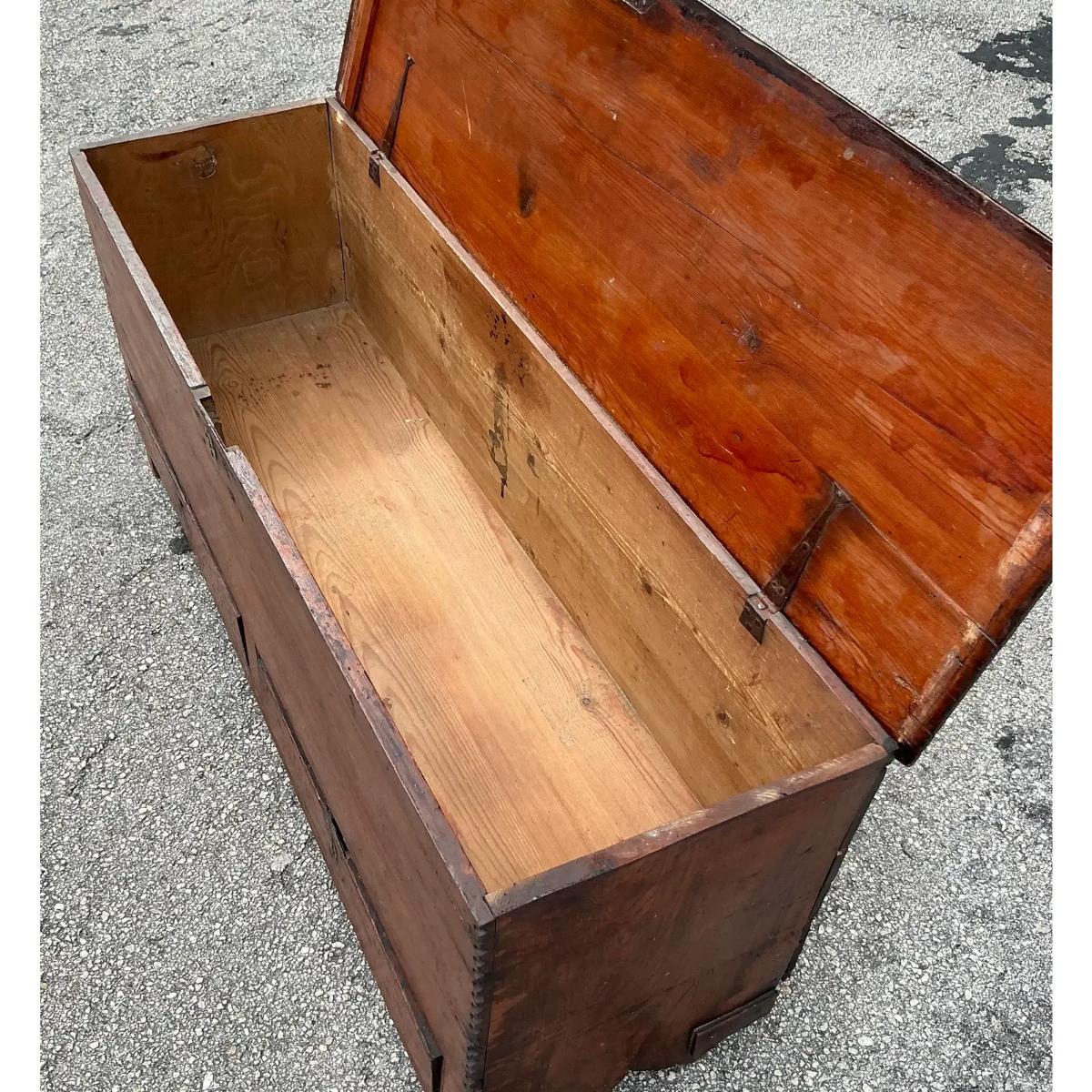 XIXe siècle Ancienne commode primitive en bois du 19ème siècle en vente