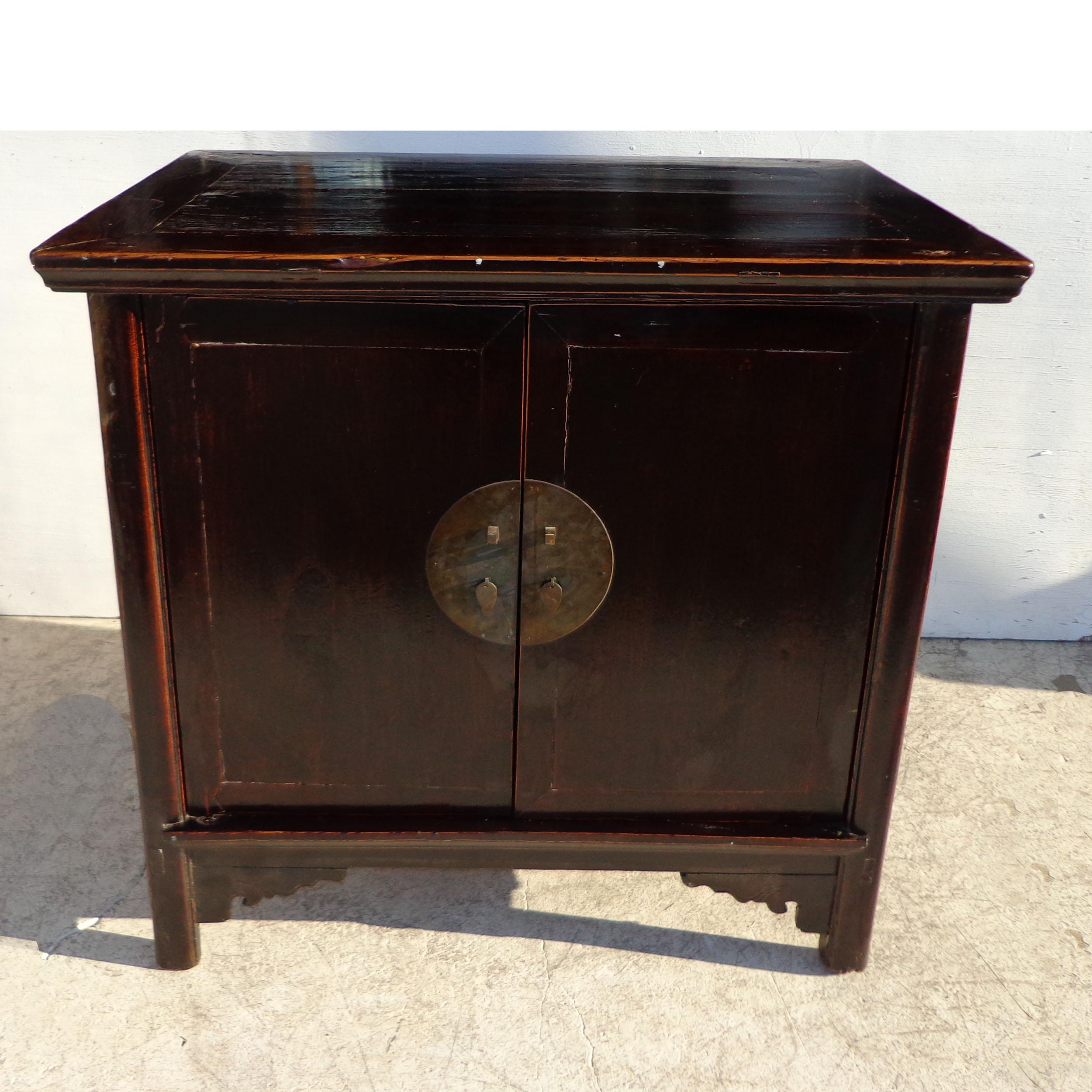 Antique 19th Century Qing Chinese Cabinet In Good Condition For Sale In Pasadena, TX