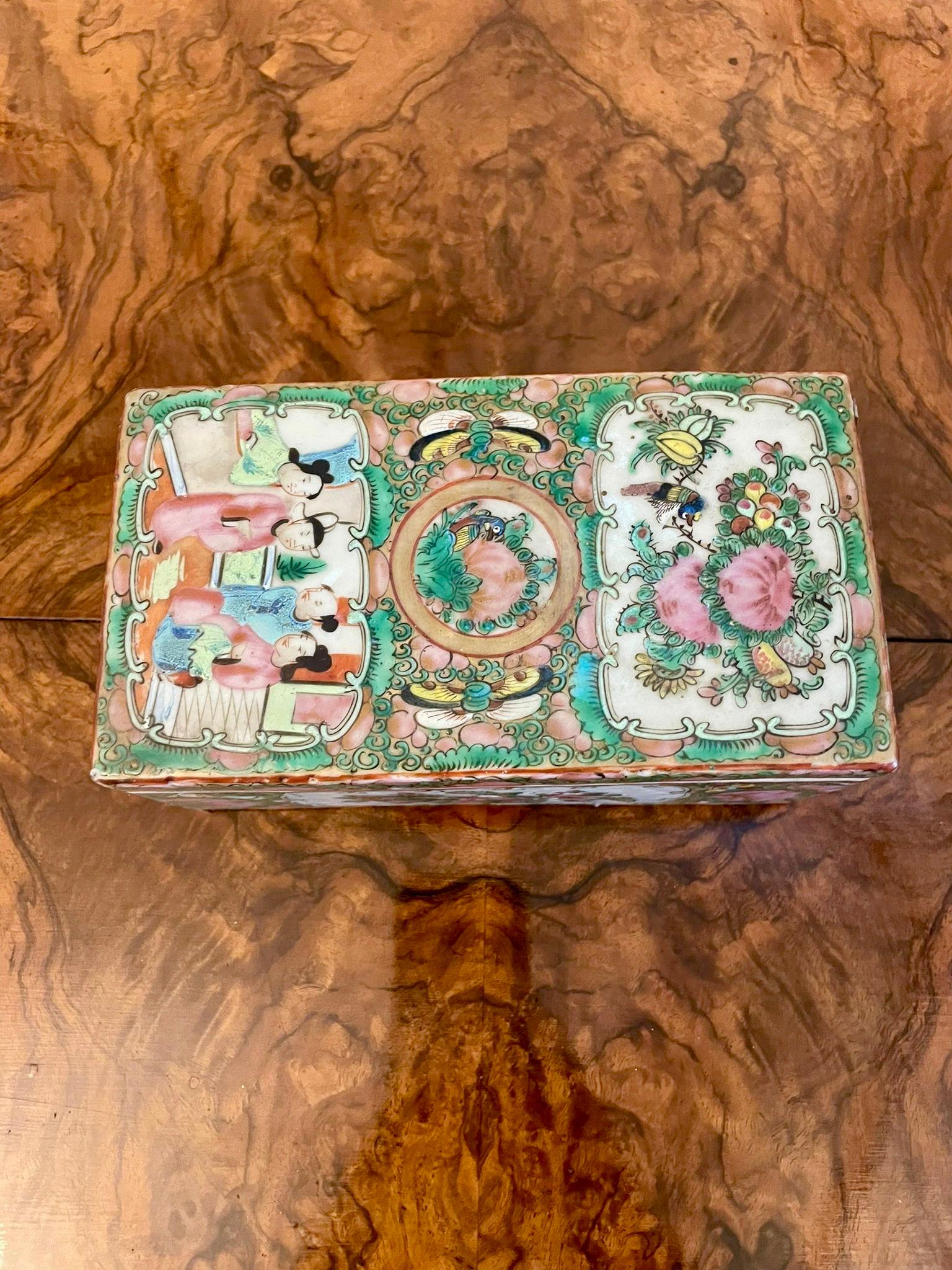 Antique 19th Century Quality Chinese Famille Rose Canton Lidded Pen Box For Sale 7