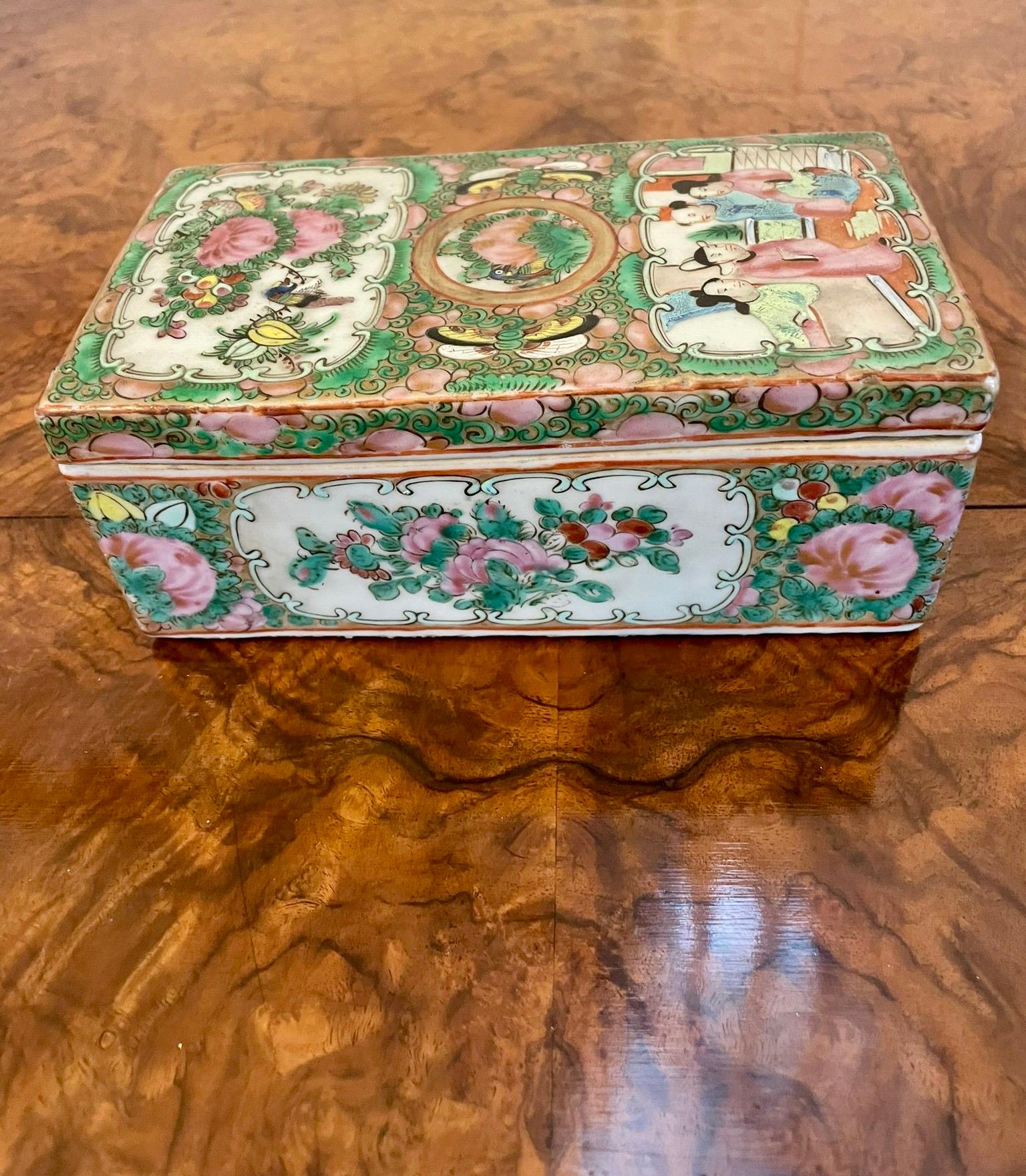 Antique 19th Century Quality Chinese Famille Rose Canton Lidded Pen Box For Sale 4