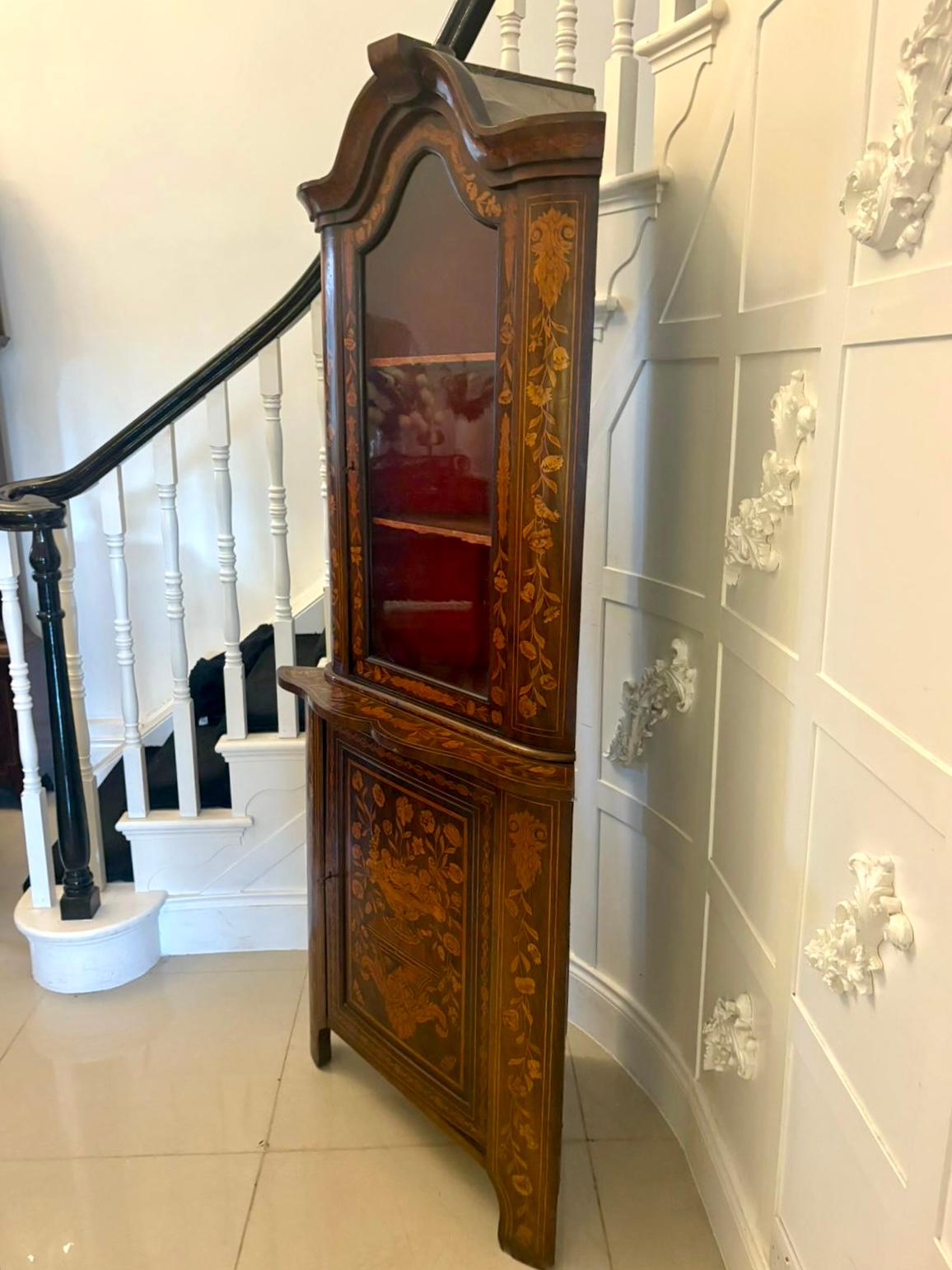 Ancienne armoire d'angle en marqueterie hollandaise de qualité du 19e siècle en vente 4