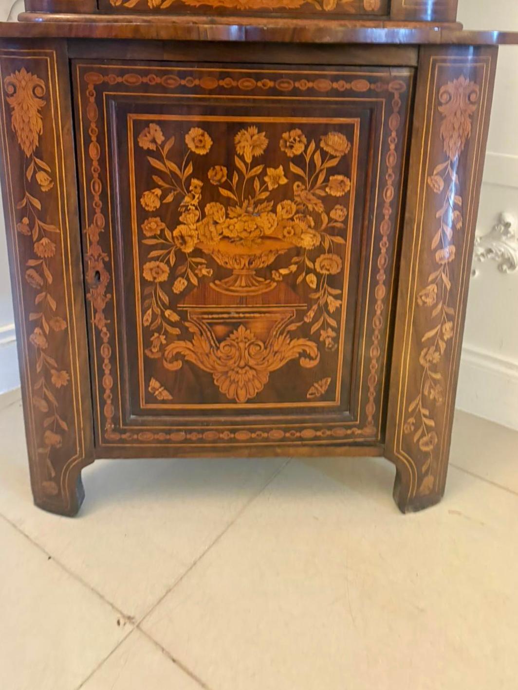 XIXe siècle Ancienne armoire d'angle en marqueterie hollandaise de qualité du 19e siècle en vente