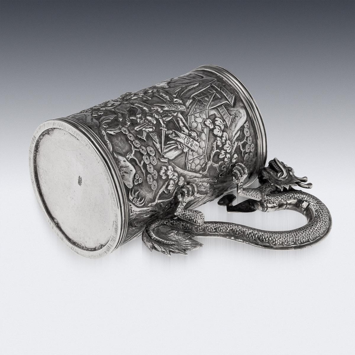 Argent Ancienne tasse chinoise d'exportation du 20ème siècle en argent massif avec dragon, Shan Ji c.1900 en vente