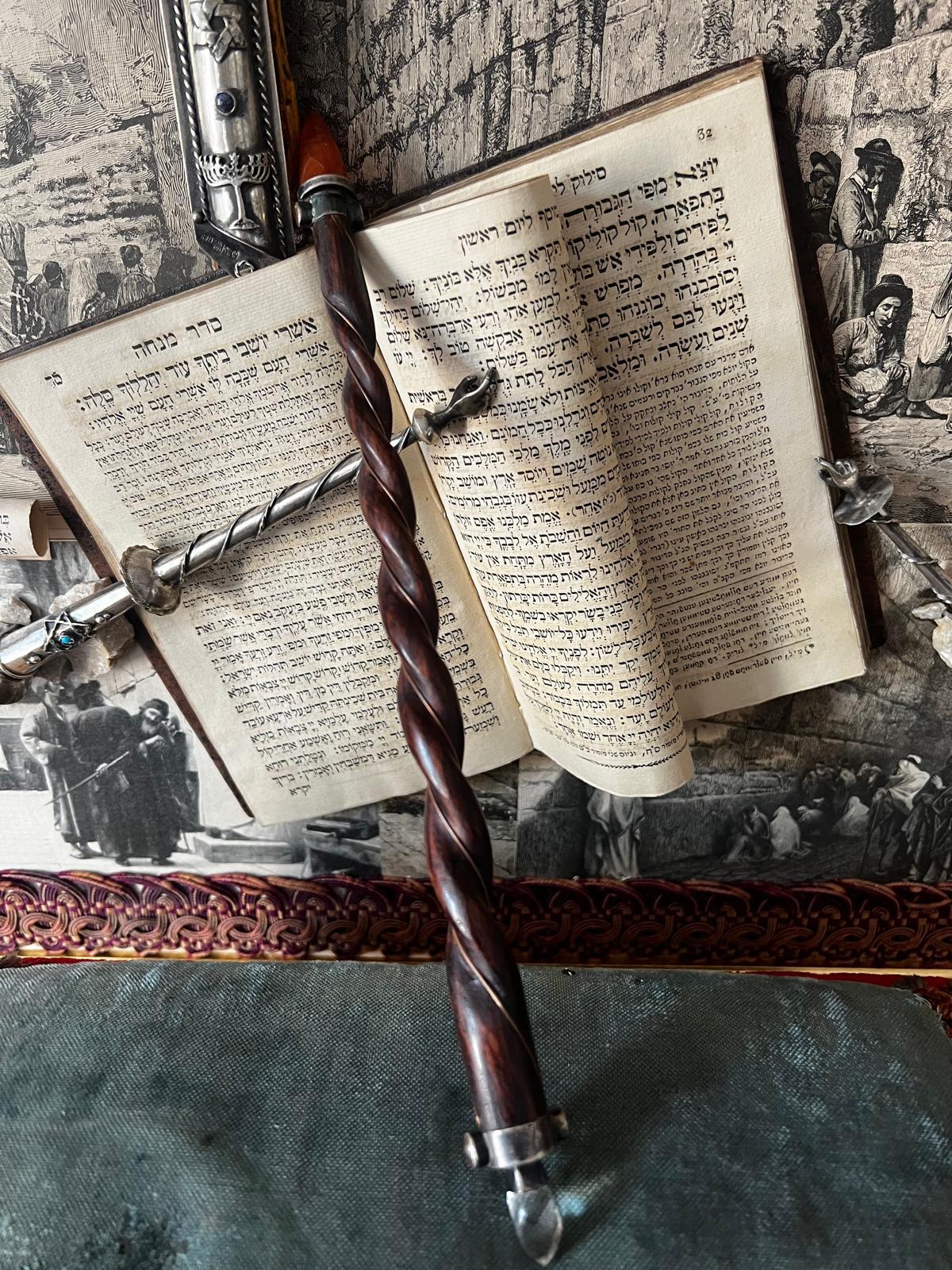 Antique point de croix Torah Art Déco judaïque du 19ème siècle en bois de rose/pierres multi-pierres Excellent état - En vente à Doha, QA