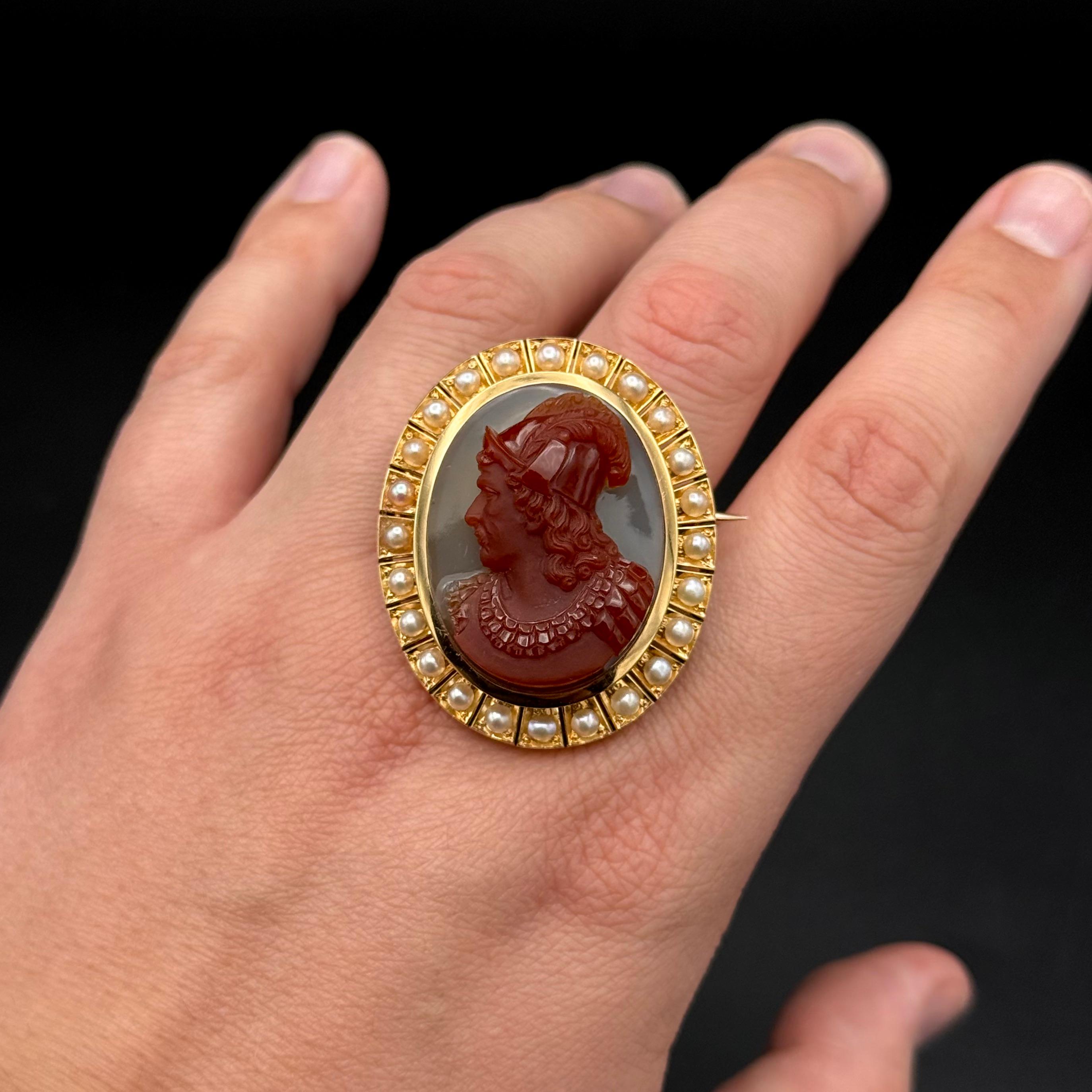 Antique 19th Century Red Brown Sardonyx Natural Pearls Cameo Brooch Yellow Gold In Good Condition For Sale In Lisbon, PT