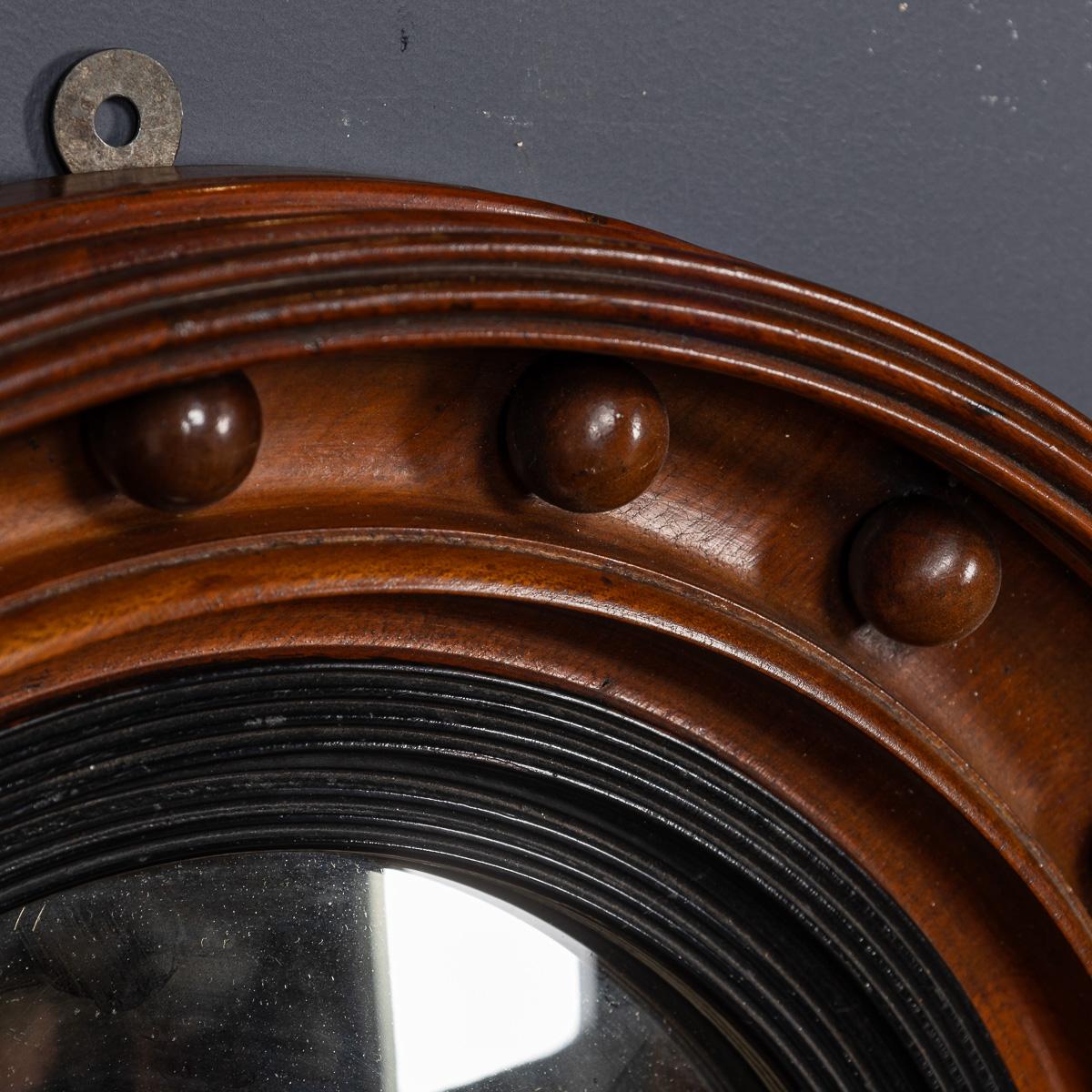 XIXe siècle Antique 19ème siècle Regency Mahogany Encaded Convex Mirror en vente