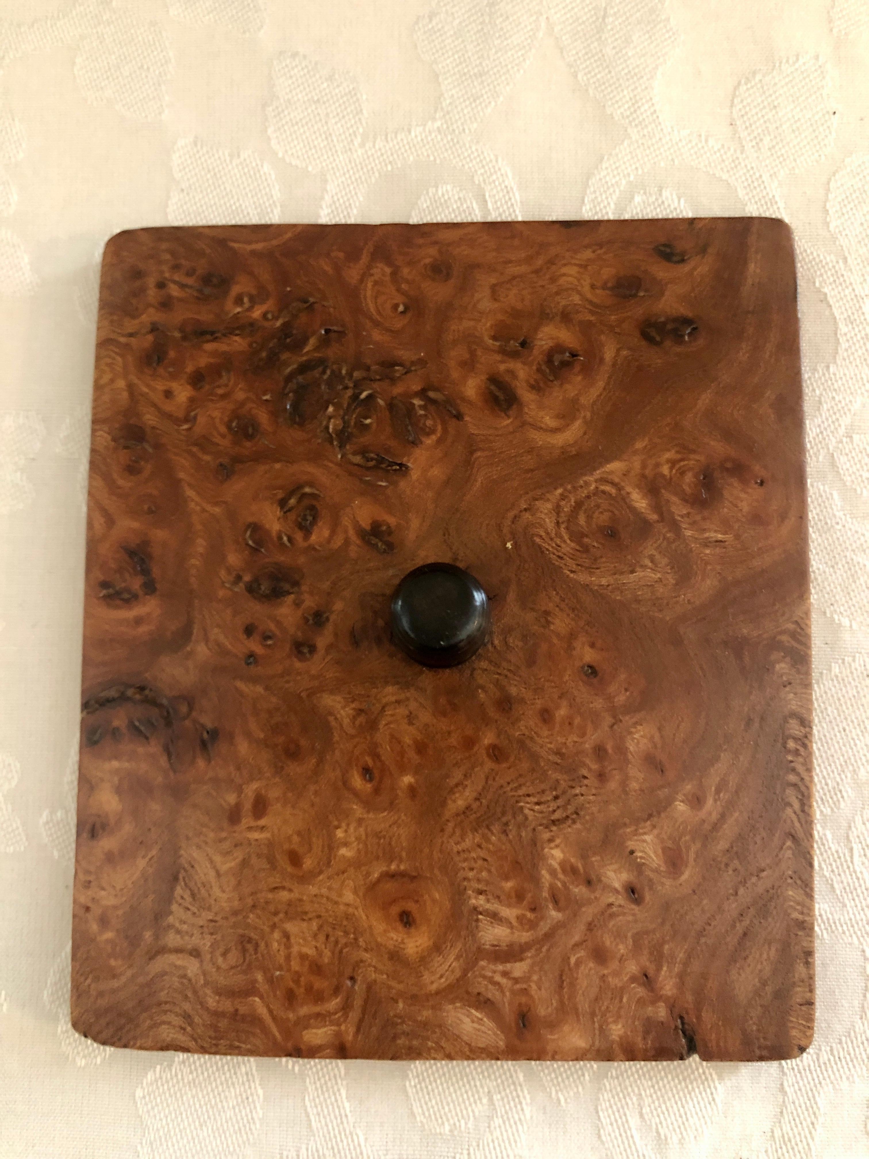 Antiguo Sarcófago con Forma de Regencia del Siglo XIX  Caja de té de olmo en venta 2