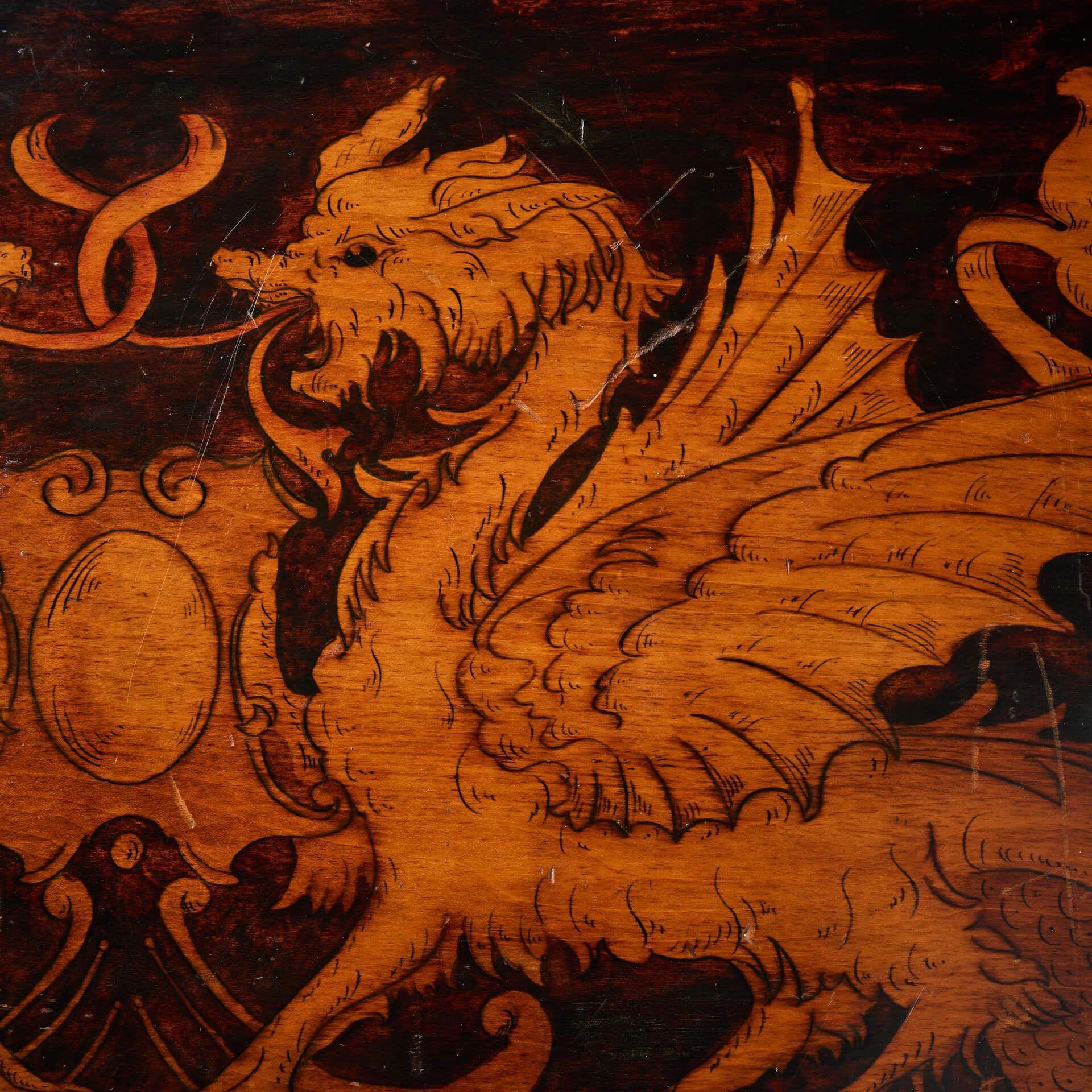 Antike Regency-Wandtafel mit Drachenwappen aus dem 19. Jahrhundert im Zustand „Relativ gut“ im Angebot in Wormelow, Herefordshire
