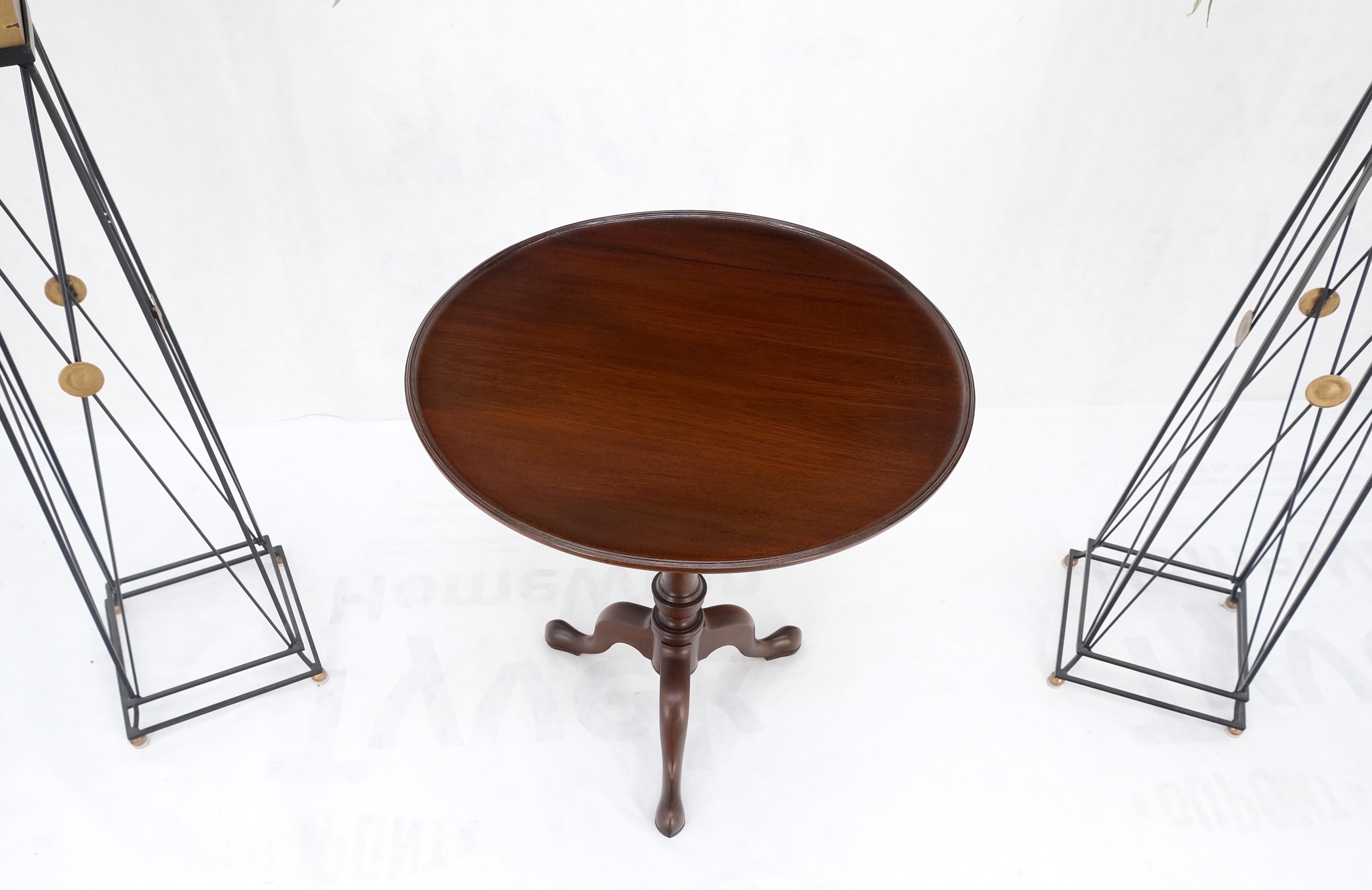 Queen Anne Antique 19th Century Round Tilt Top Side Lamp Breakfast Table  For Sale