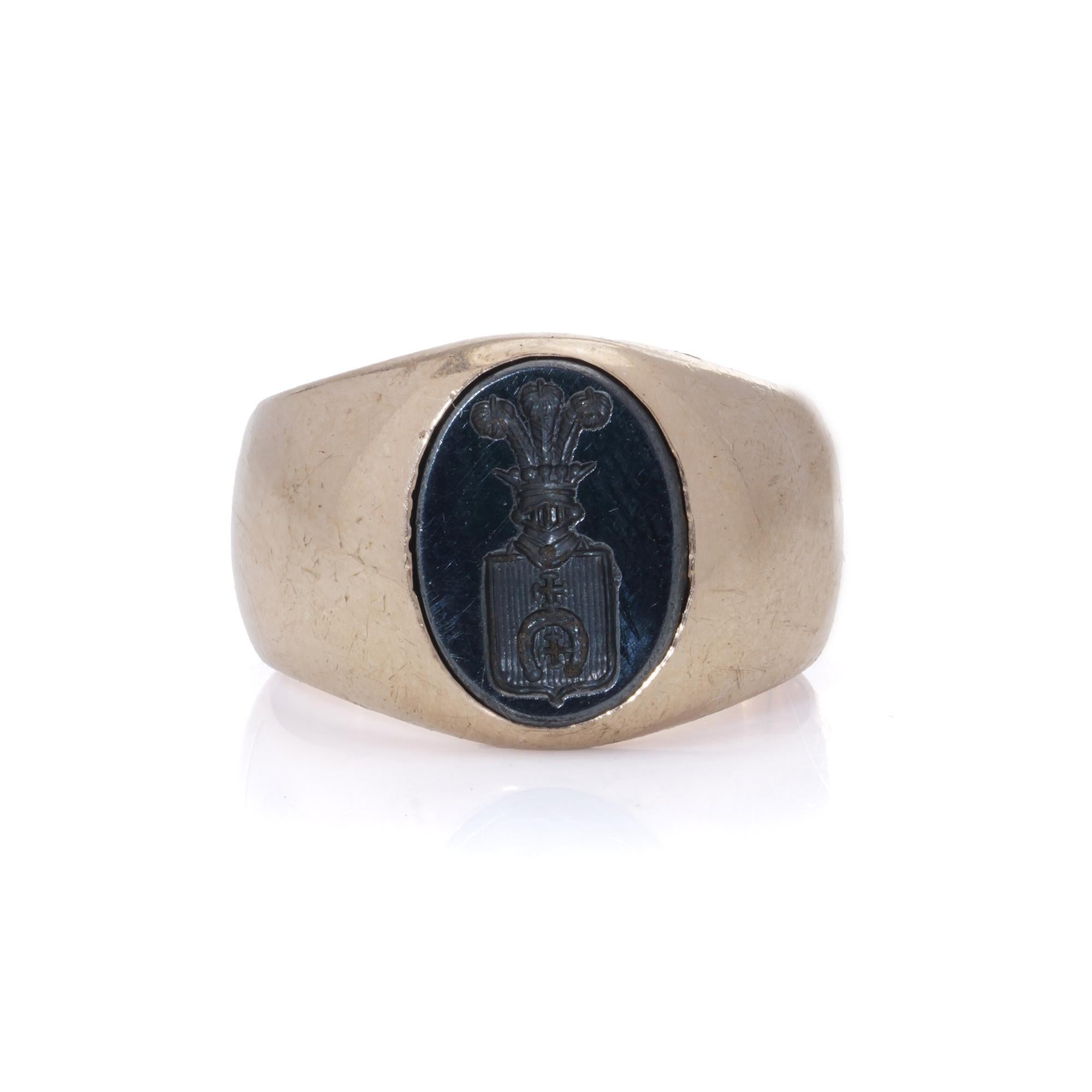 Antique 19th-Century Russian 14kt Gold Signet Ring with Lubich Clan Coat of Arms

This exquisite 19th-century signet ring is a fine example of Russian craftsmanship, crafted in 15kt gold and featuring a detailed intaglio of the Lubich clan coat of