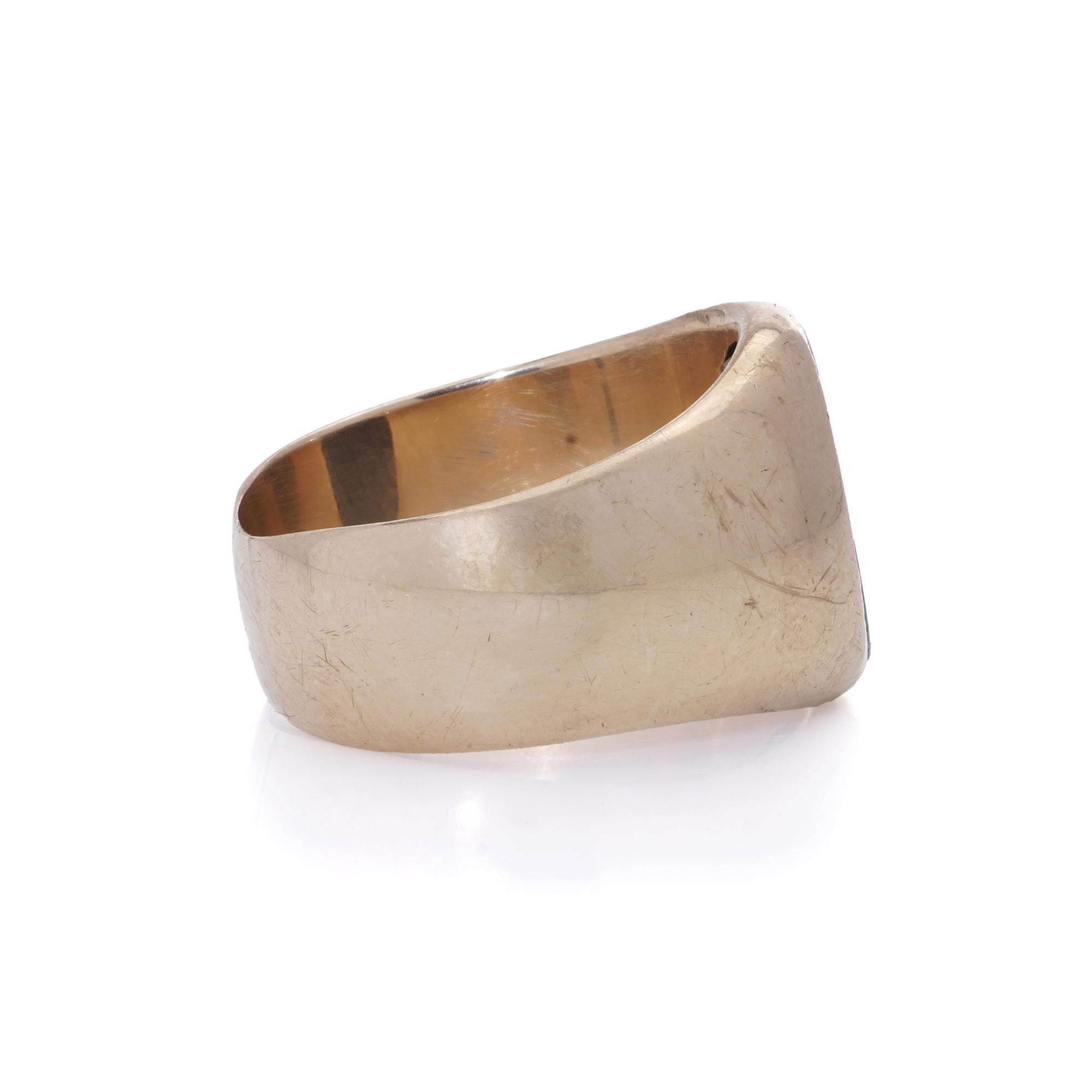 Men's Antique 19th-Century Russian 14kt Gold Signet Ring with Lubich Clan For Sale