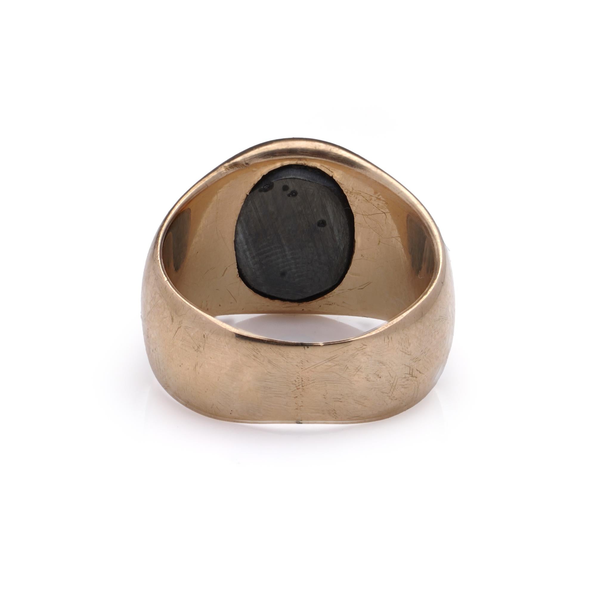 Antique 19th-Century Russian 14kt Gold Signet Ring with Lubich Clan For Sale 1