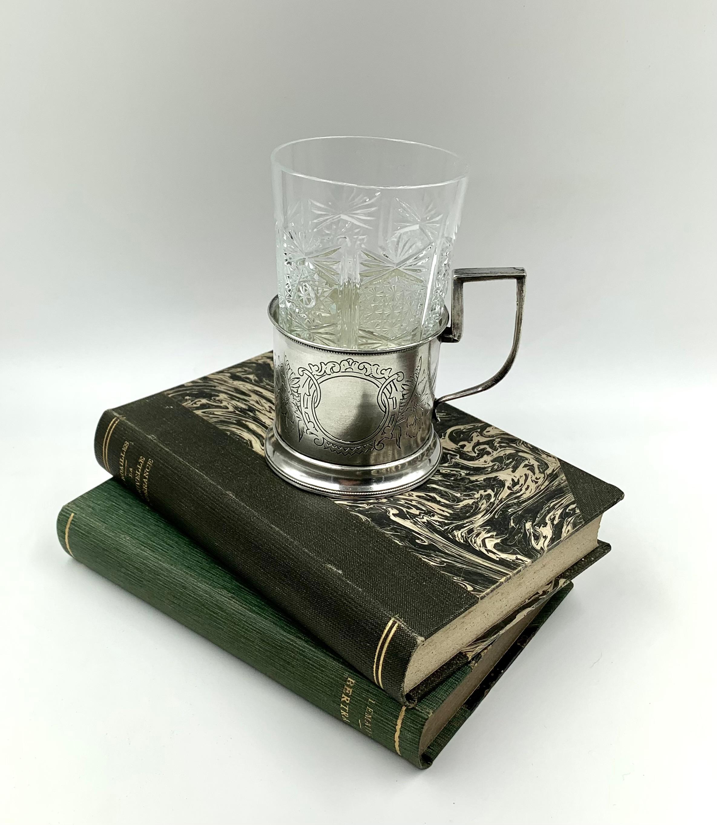 Ancien porte-verre à thé russe du 19e siècle en argent et cristal 84 en vente 8