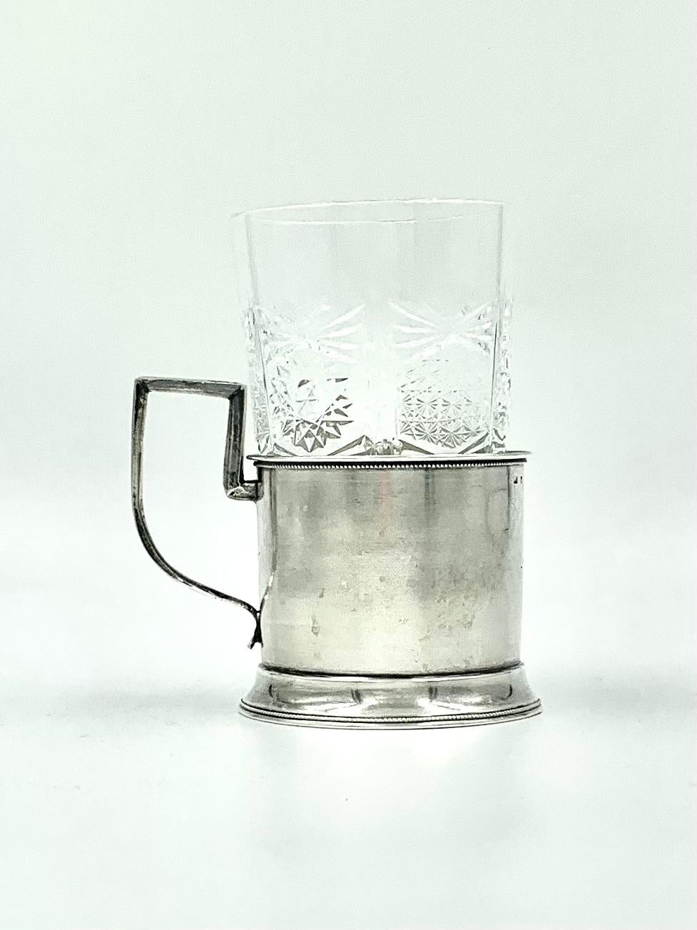 Fait main Ancien porte-verre à thé russe du 19e siècle en argent et cristal 84 en vente