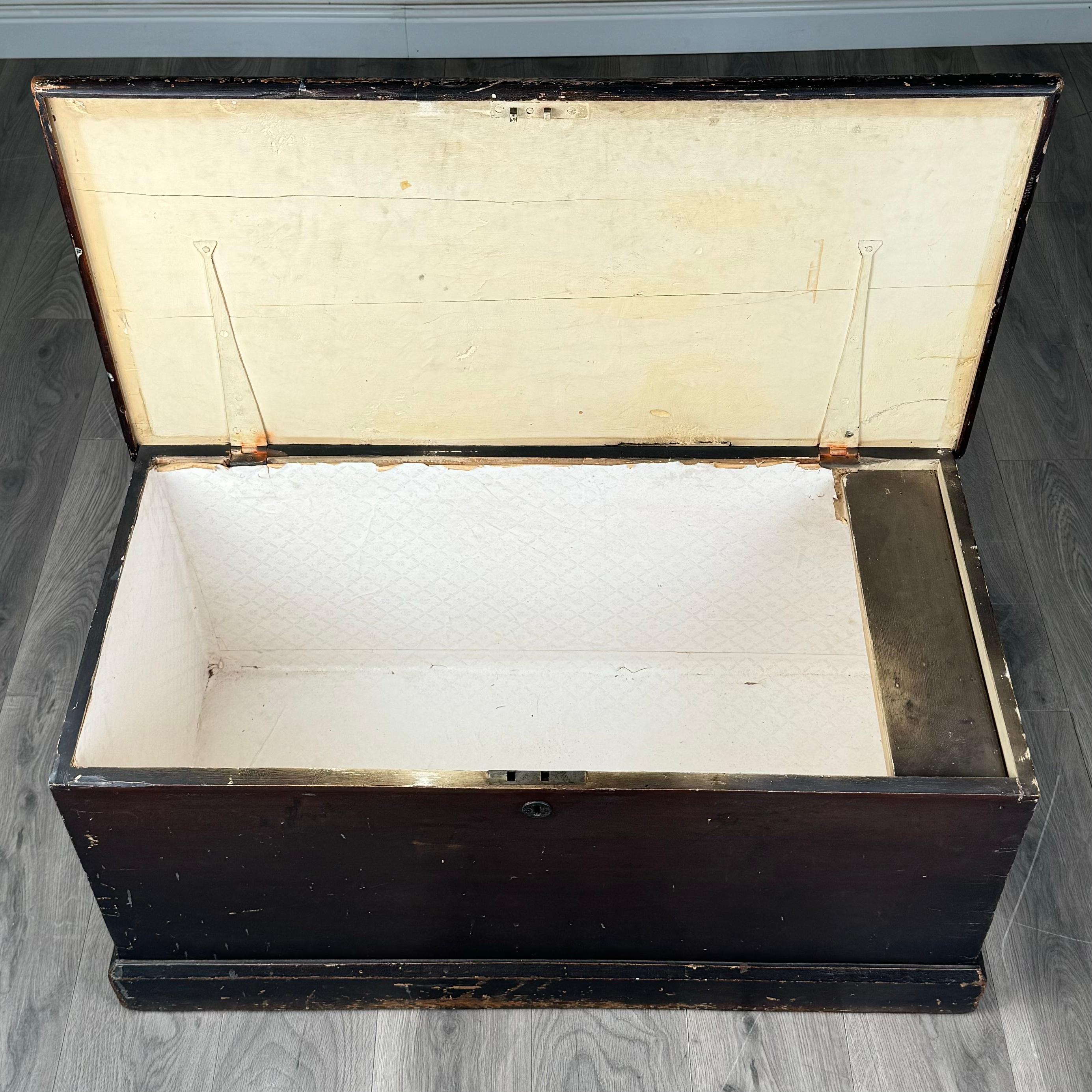 Antique 19th Century Rustic Painted Pine Blanket Box ( REF AF-3503 ) For Sale 7