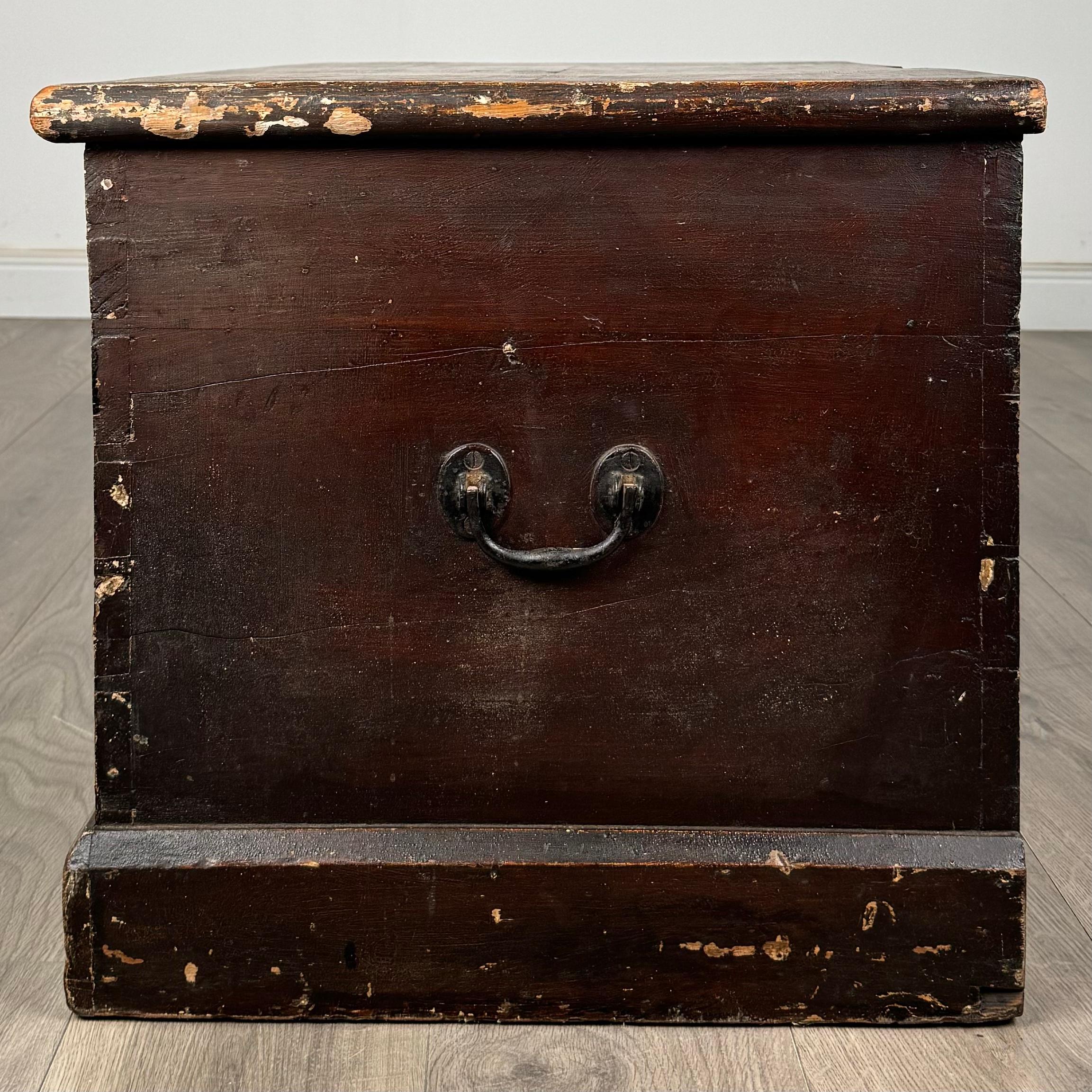 Antique 19th Century Rustic Painted Pine Blanket Box ( REF AF-3503 ) In Good Condition For Sale In Ledbury, GB