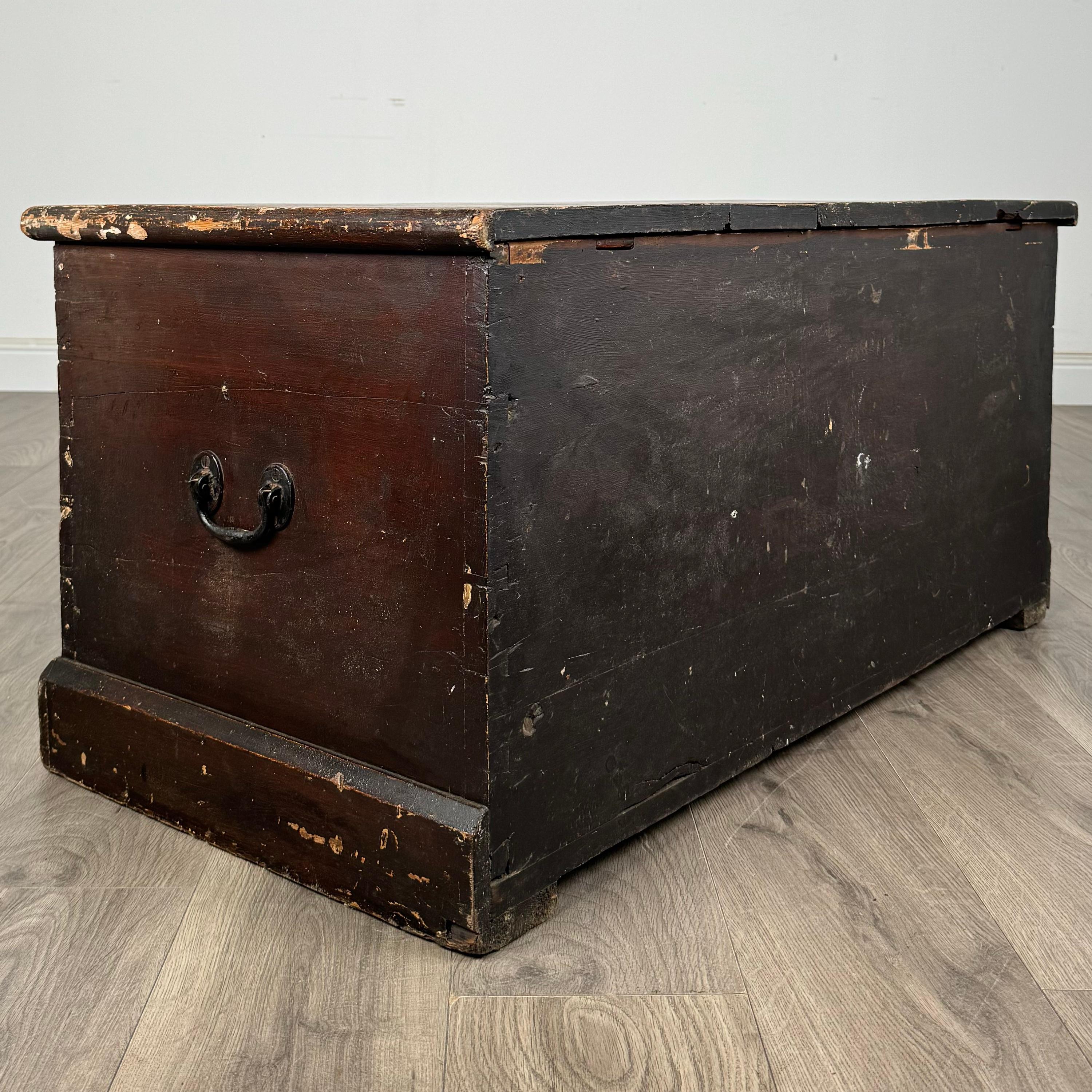 Antique 19th Century Rustic Painted Pine Blanket Box ( REF AF-3503 ) For Sale 1