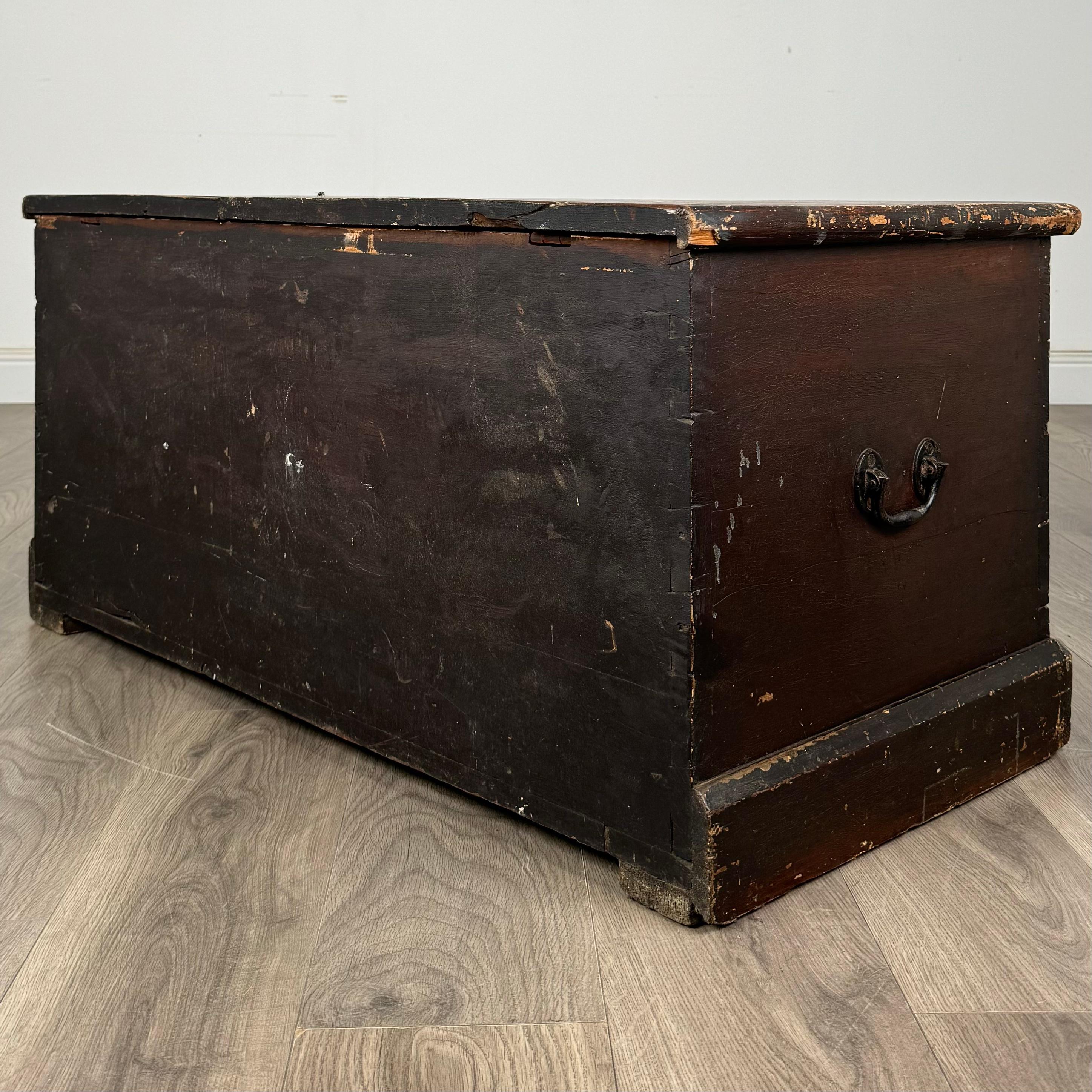 Antique 19th Century Rustic Painted Pine Blanket Box ( REF AF-3503 ) For Sale 3