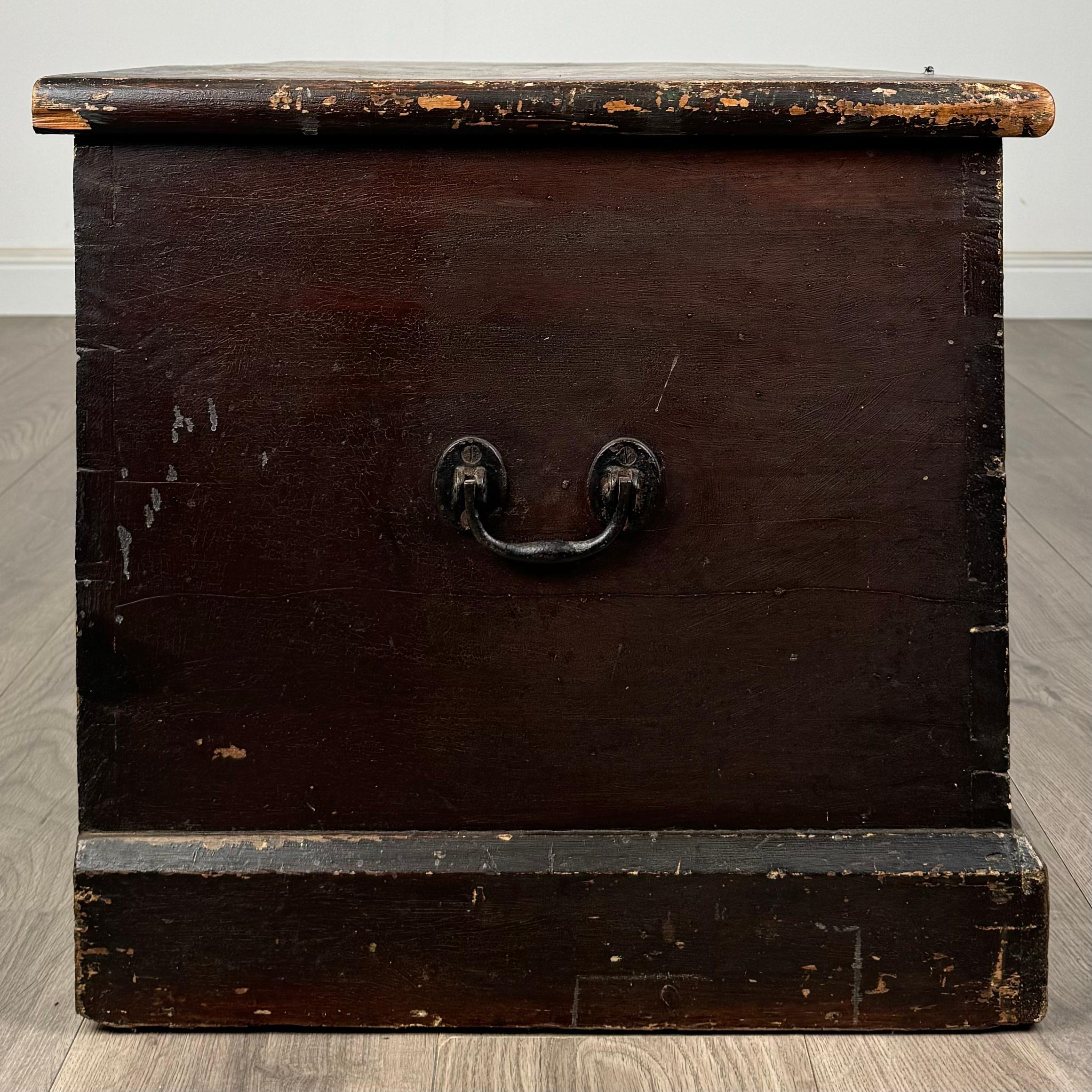 Antique 19th Century Rustic Painted Pine Blanket Box ( REF AF-3503 ) For Sale 4