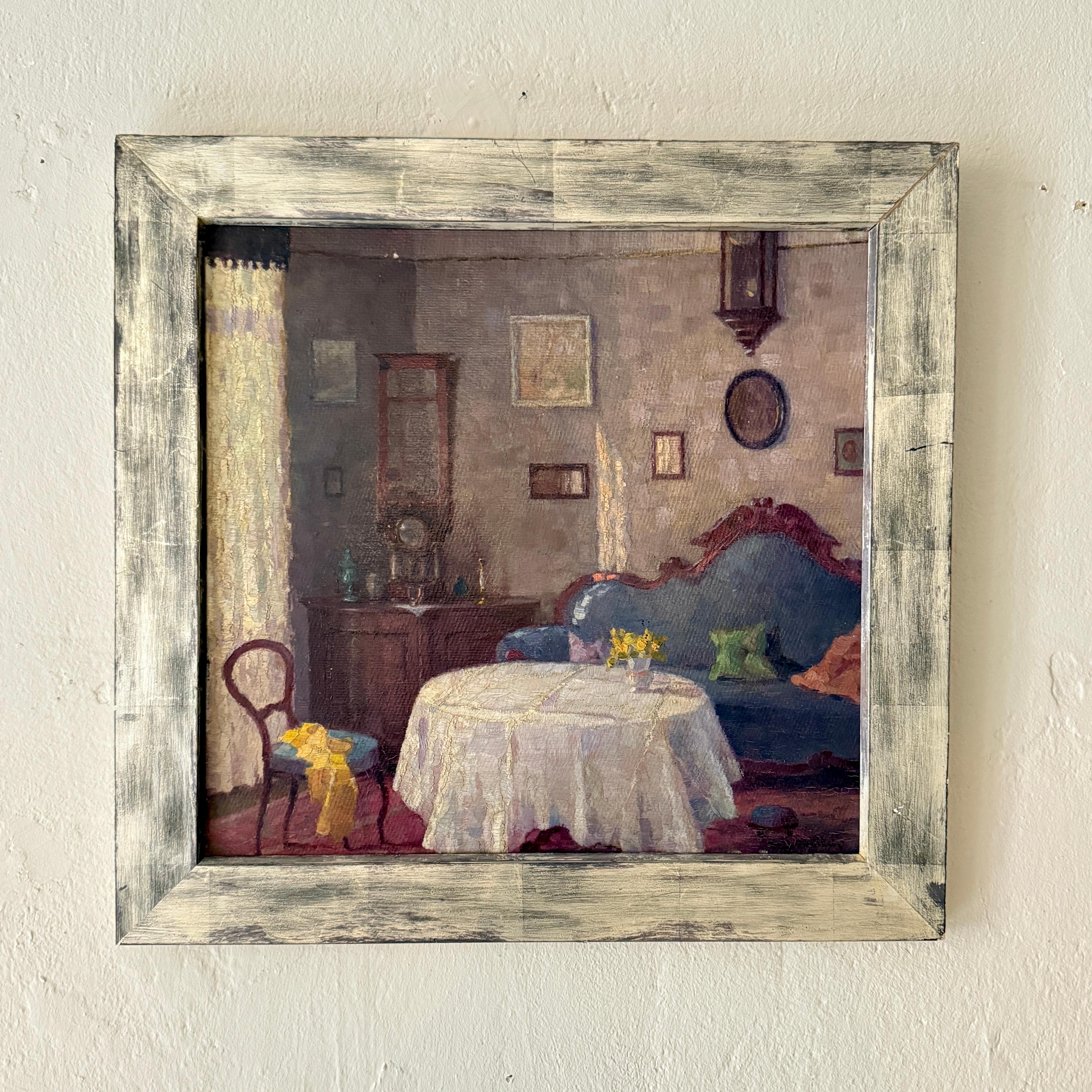 Une peinture d'intérieur évocatrice du XIXe siècle, représentant l'élégance tranquille d'un salon ou d'une salle de séjour, rendue avec des tons chauds et de fins détails. La composition attire le spectateur dans un espace domestique richement