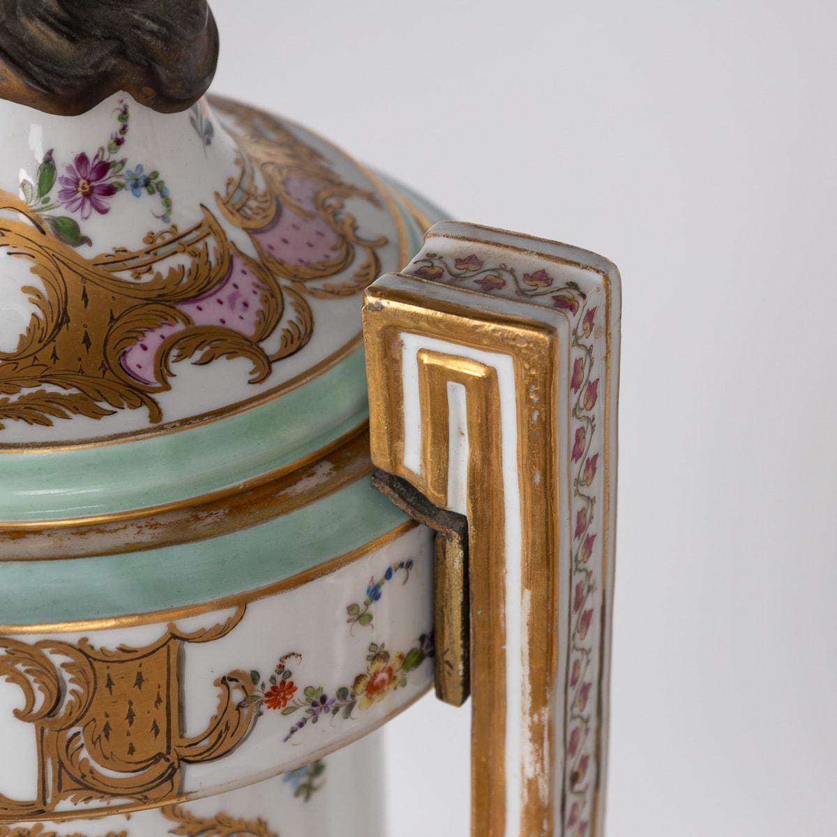 Vases anciens du 19ème siècle montés en porcelaine de Samson et bronze doré avec couvercle vers 1870 en vente 13