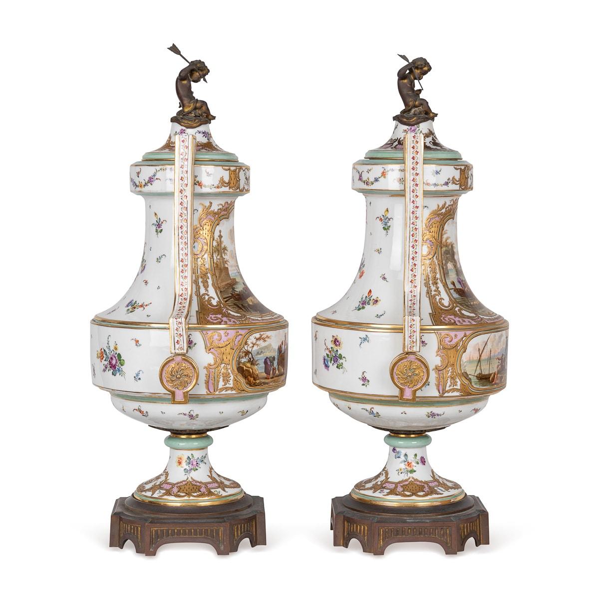 Français Vases anciens du 19ème siècle montés en porcelaine de Samson et bronze doré avec couvercle vers 1870 en vente