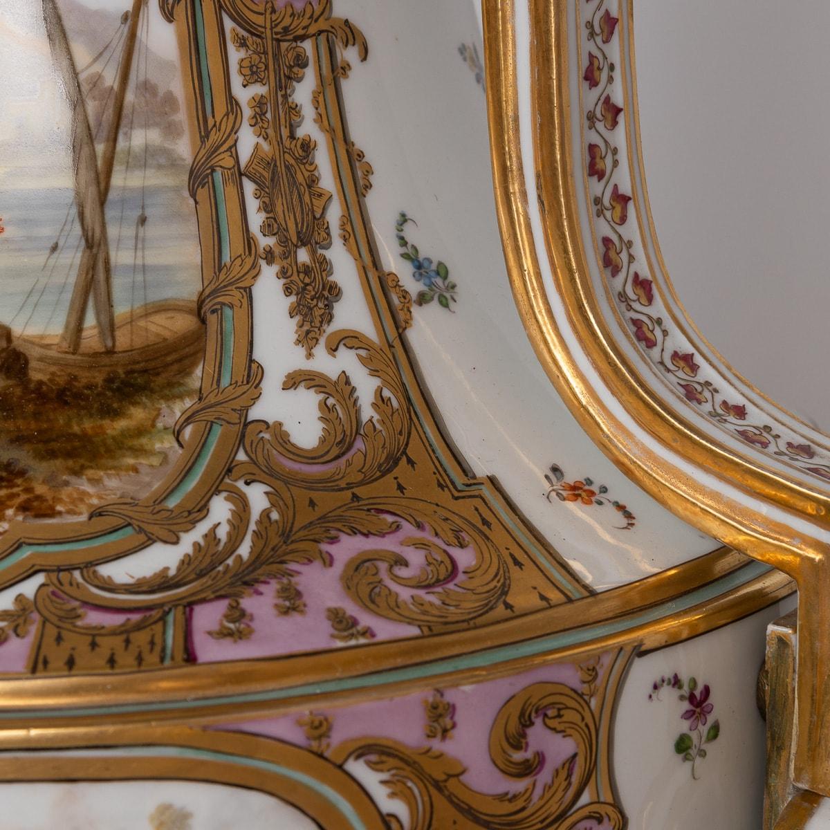 Fin du XIXe siècle Vases anciens du 19ème siècle montés en porcelaine de Samson et bronze doré avec couvercle vers 1870 en vente