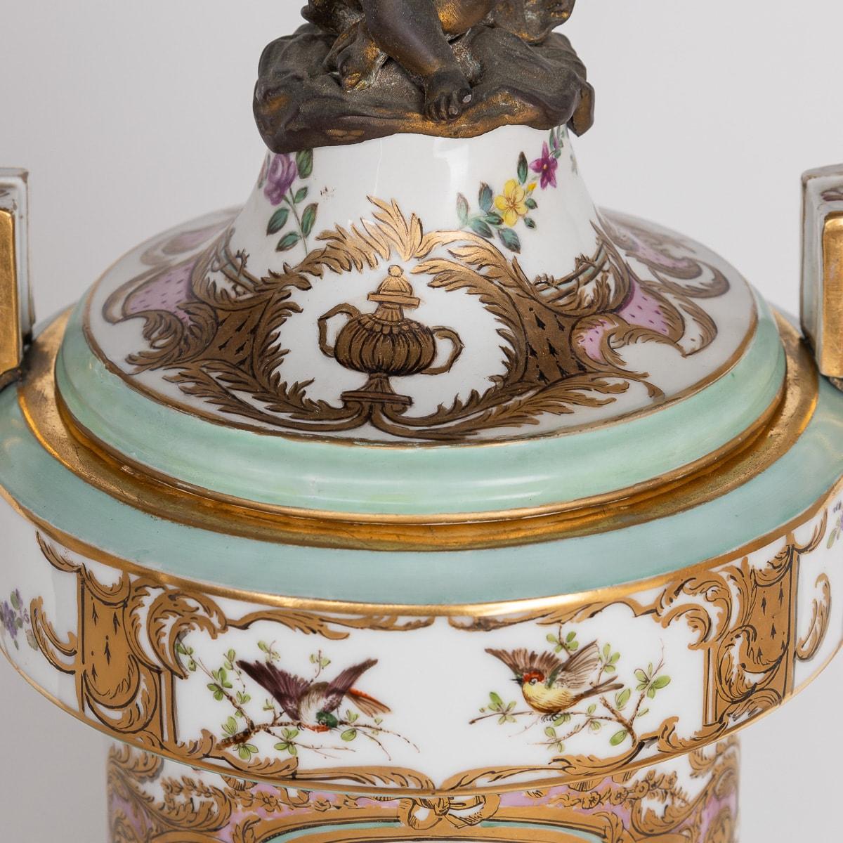 Vases anciens du 19ème siècle montés en porcelaine de Samson et bronze doré avec couvercle vers 1870 en vente 2