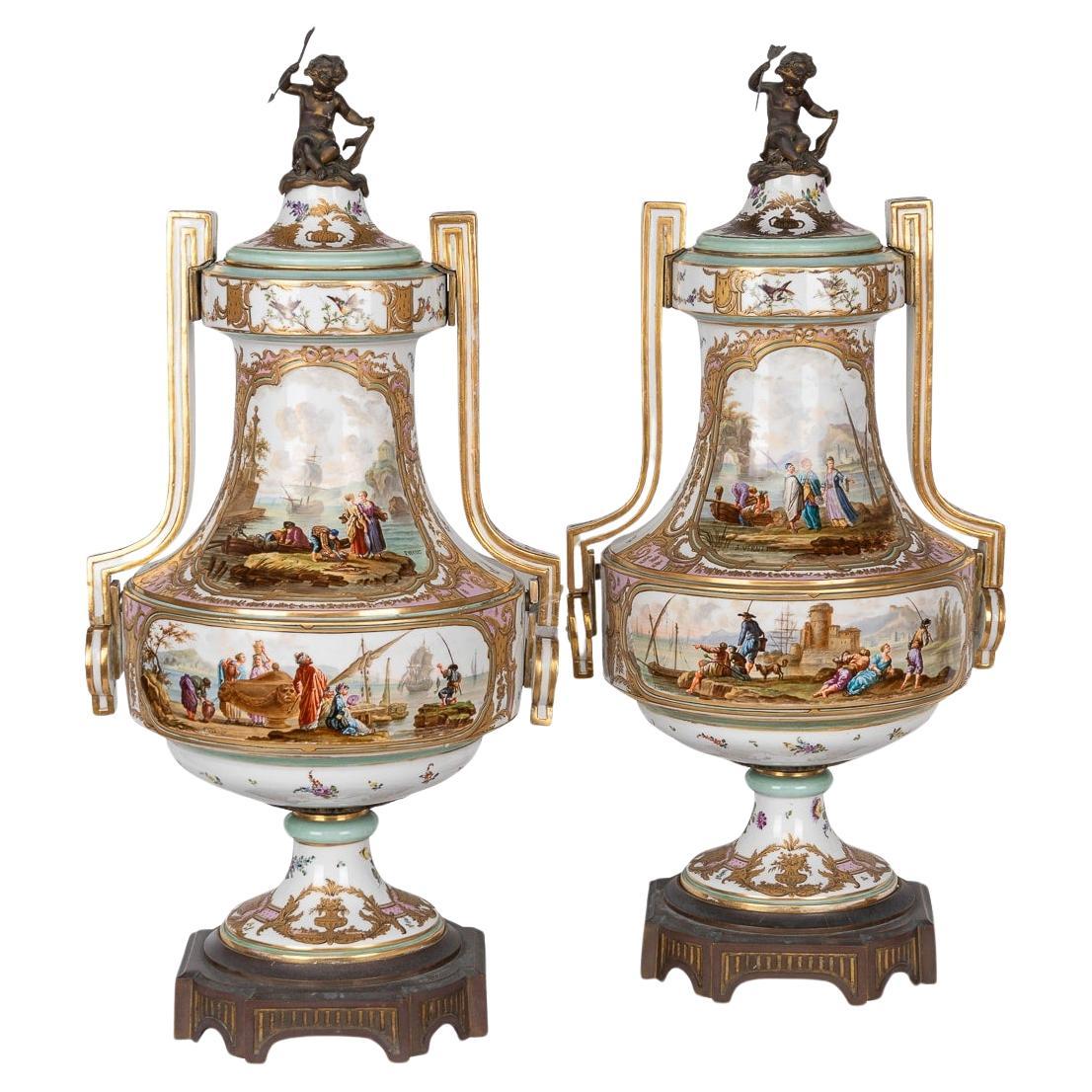 Vases anciens du 19ème siècle montés en porcelaine de Samson et bronze doré avec couvercle vers 1870 en vente