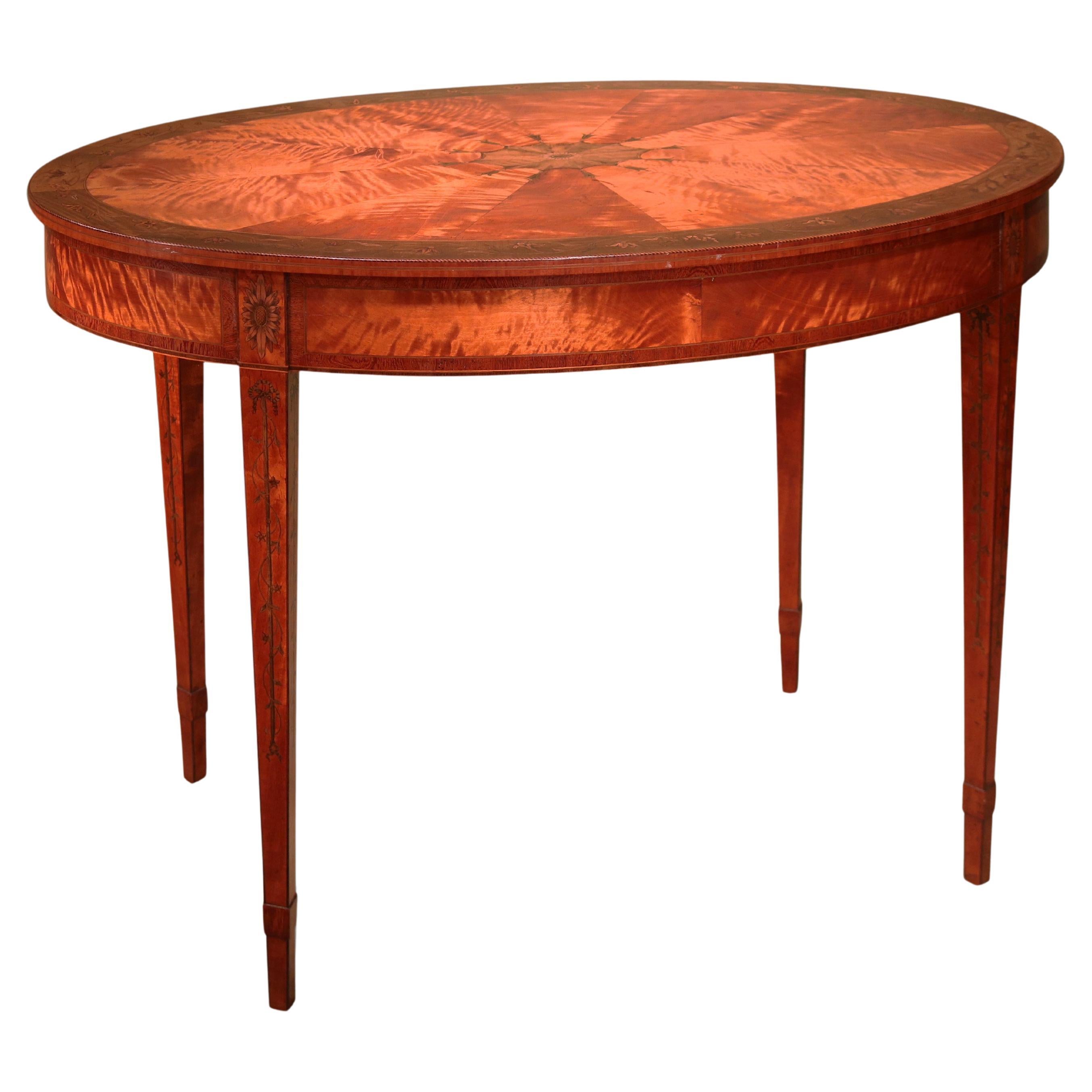 Ancienne table d'appoint ovale en bois de satin du 19e siècle