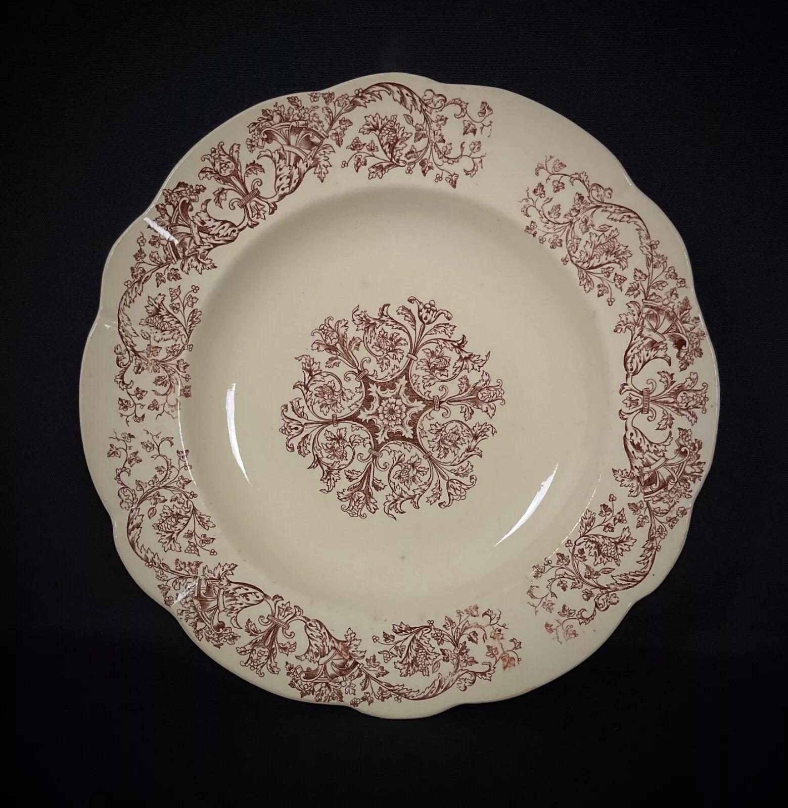 Ce rare ensemble de six assiettes creuses antiques de la célèbre série 