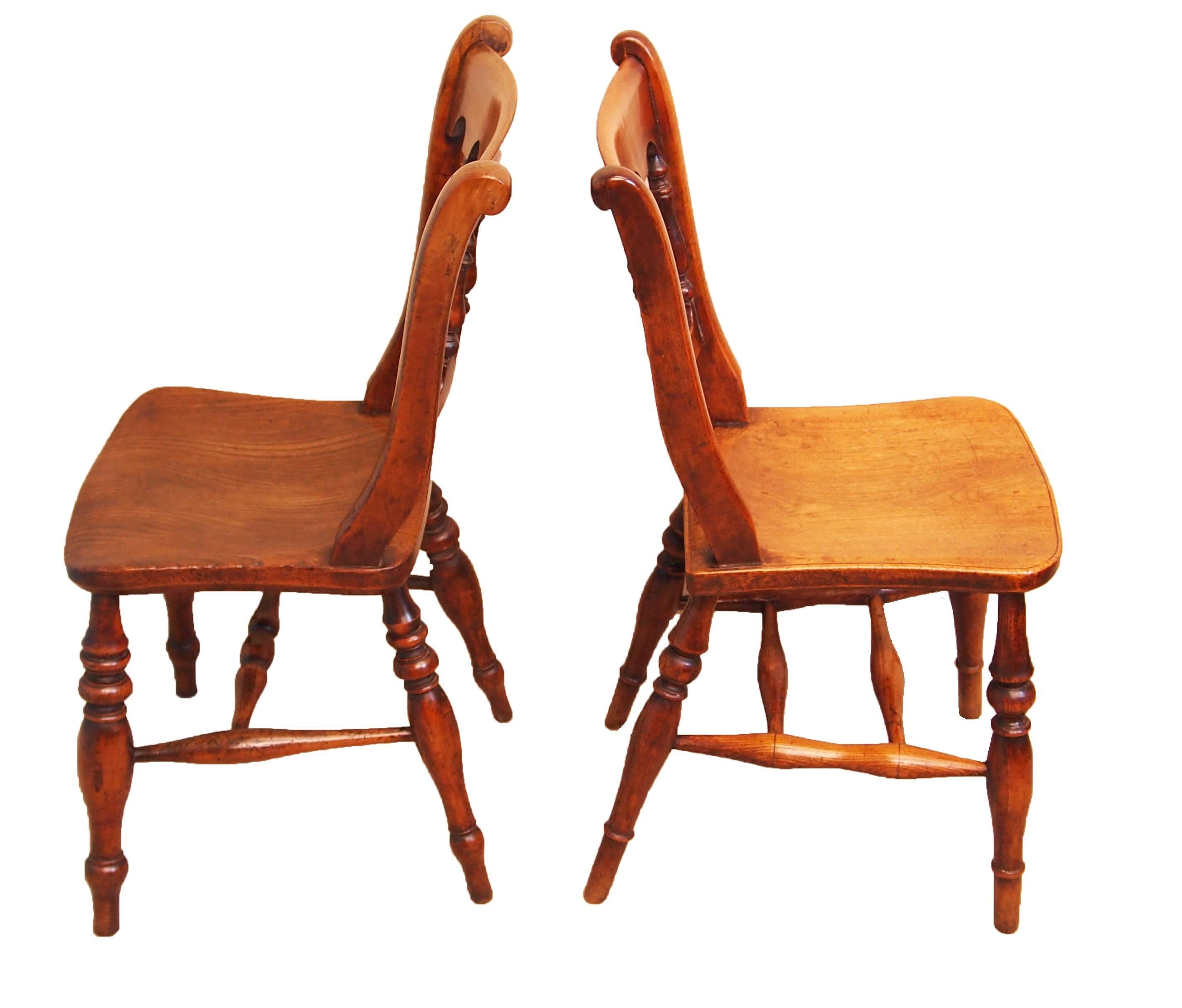 Antique 19th Century Set of Eight Beech and Elm Kitchen Windsor Chairs In Good Condition In Bedfordshire, GB