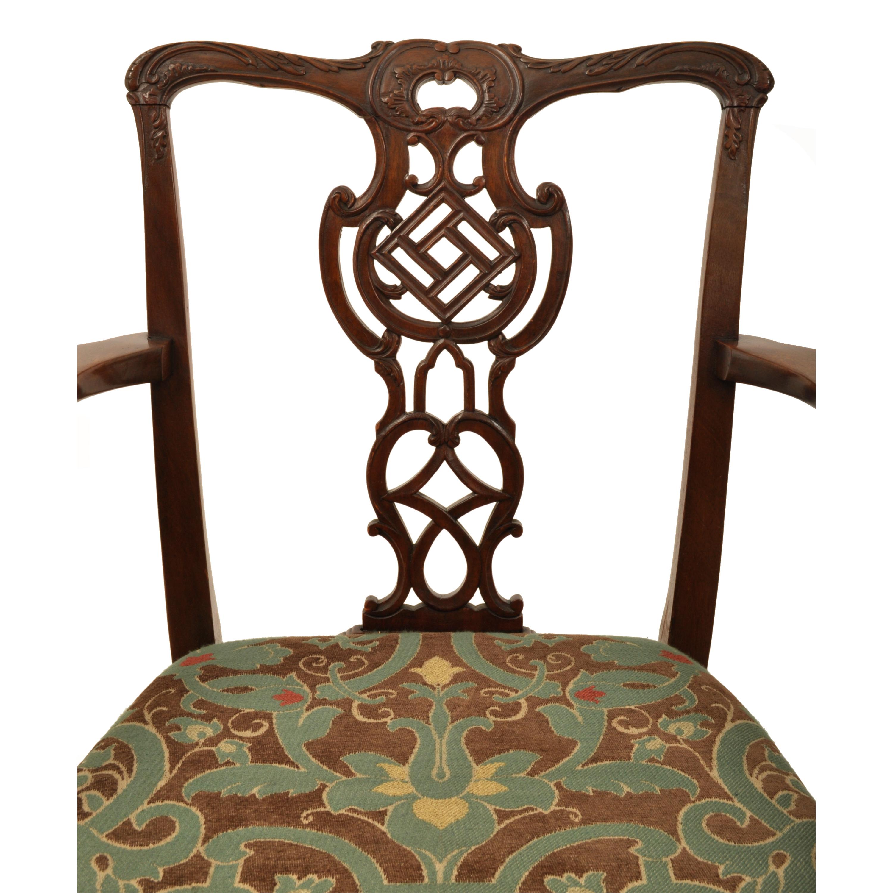 Antiker Satz von vier geschnitzten Chippendale-Esszimmerstühlen aus Mahagoni aus dem 19. Jahrhundert, 1890 im Angebot 10
