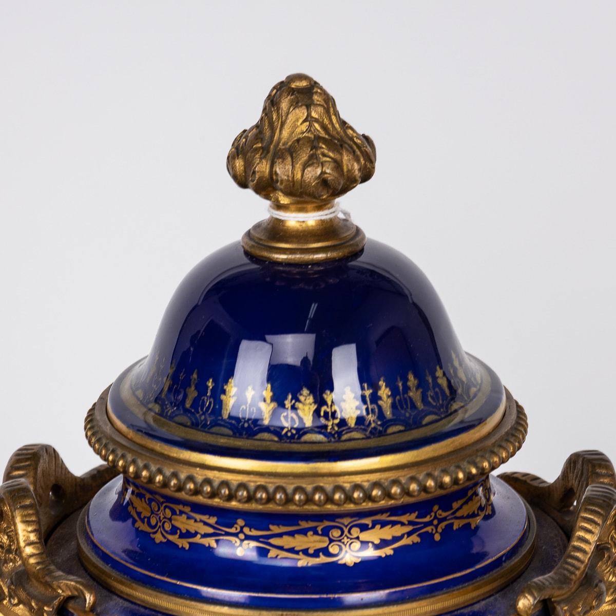 Antike Sèvres Ormolu-Vasen des 19. Jahrhunderts mit Deckeln um 1870 im Angebot 3