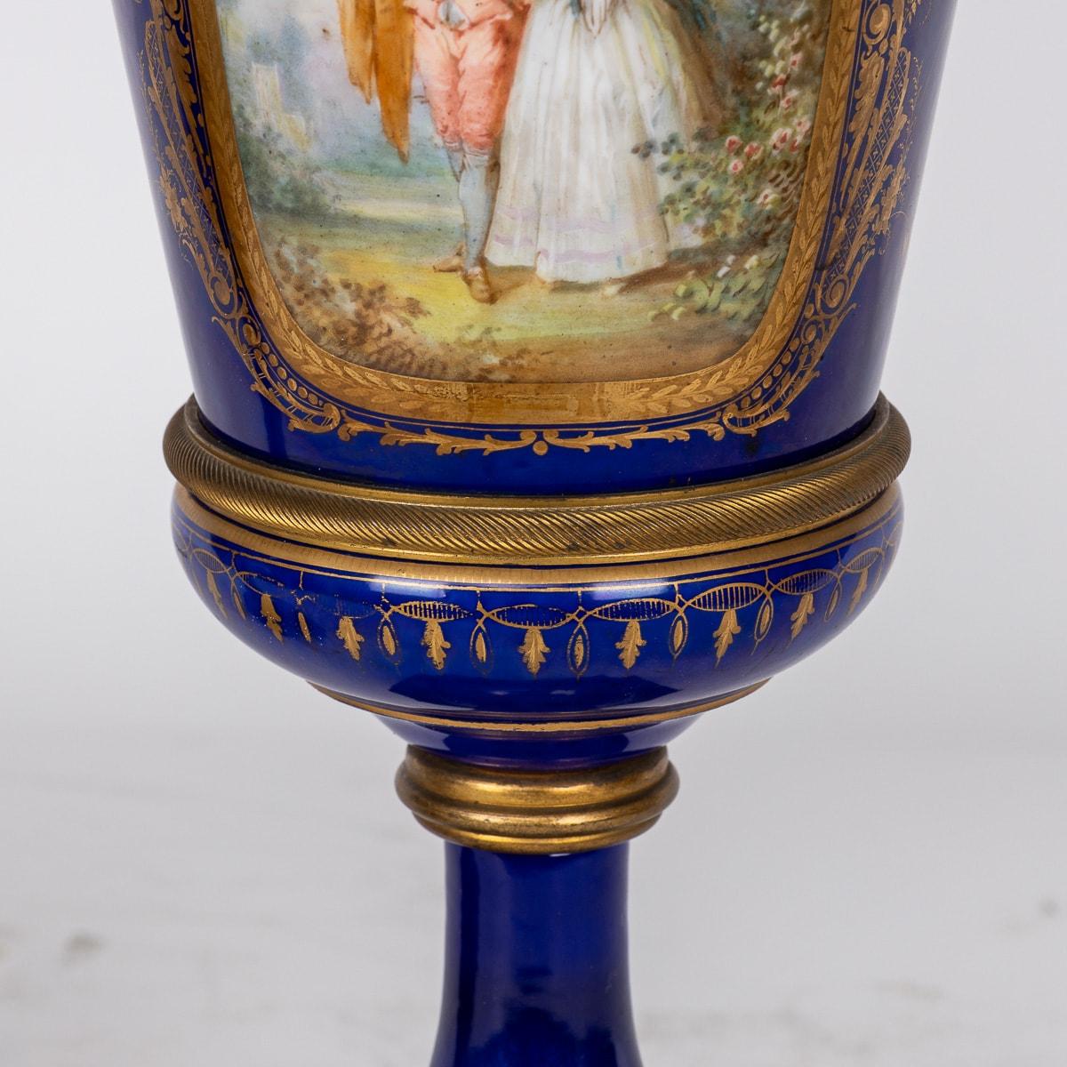 A.I.C C. Vases montés en bronze doré de Sèvres du 19e siècle avec couvercles c.1870 en vente 4