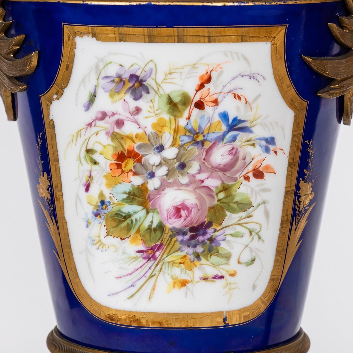 Antike Sèvres Ormolu-Vasen des 19. Jahrhunderts mit Deckeln um 1870 im Angebot 7