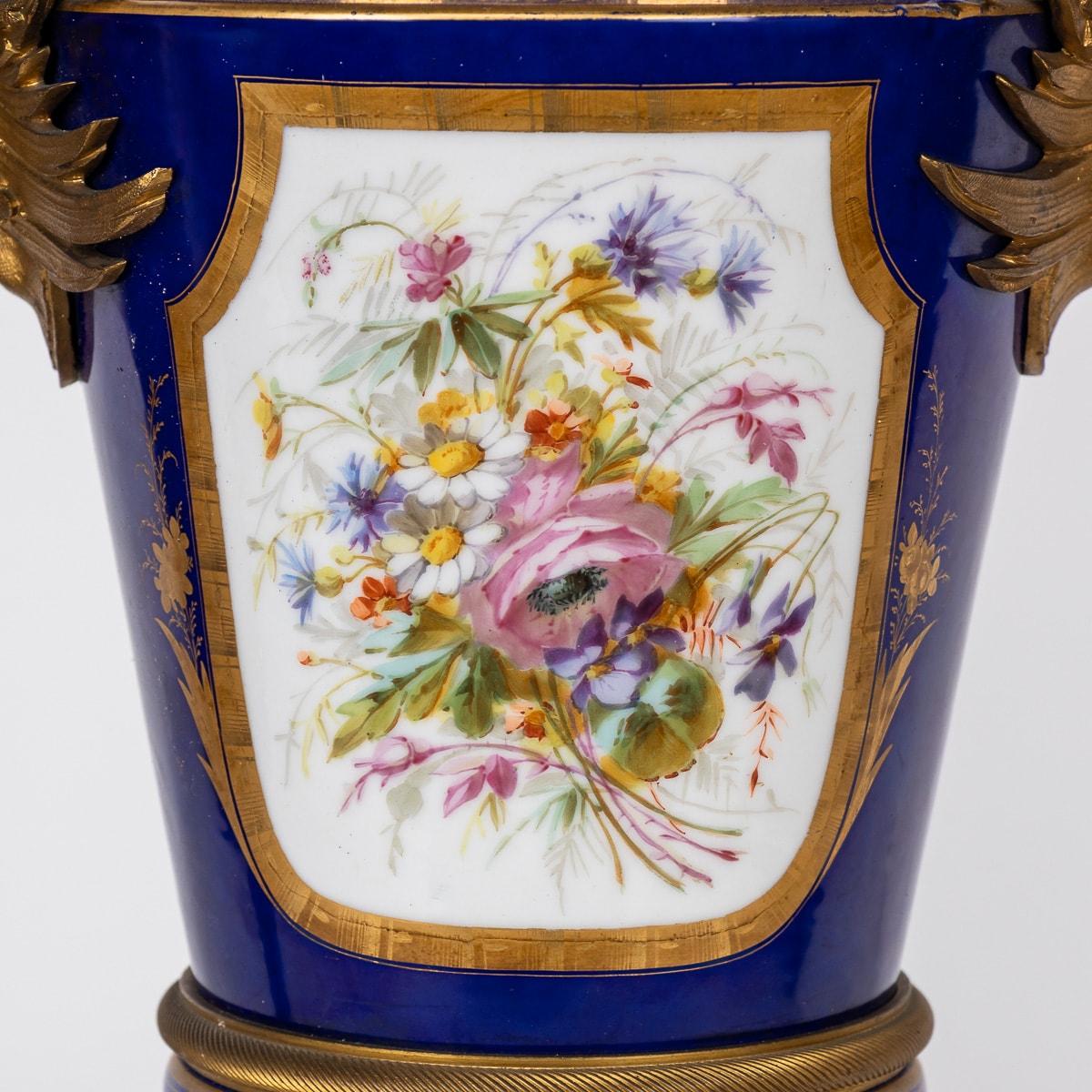 A.I.C C. Vases montés en bronze doré de Sèvres du 19e siècle avec couvercles c.1870 en vente 7