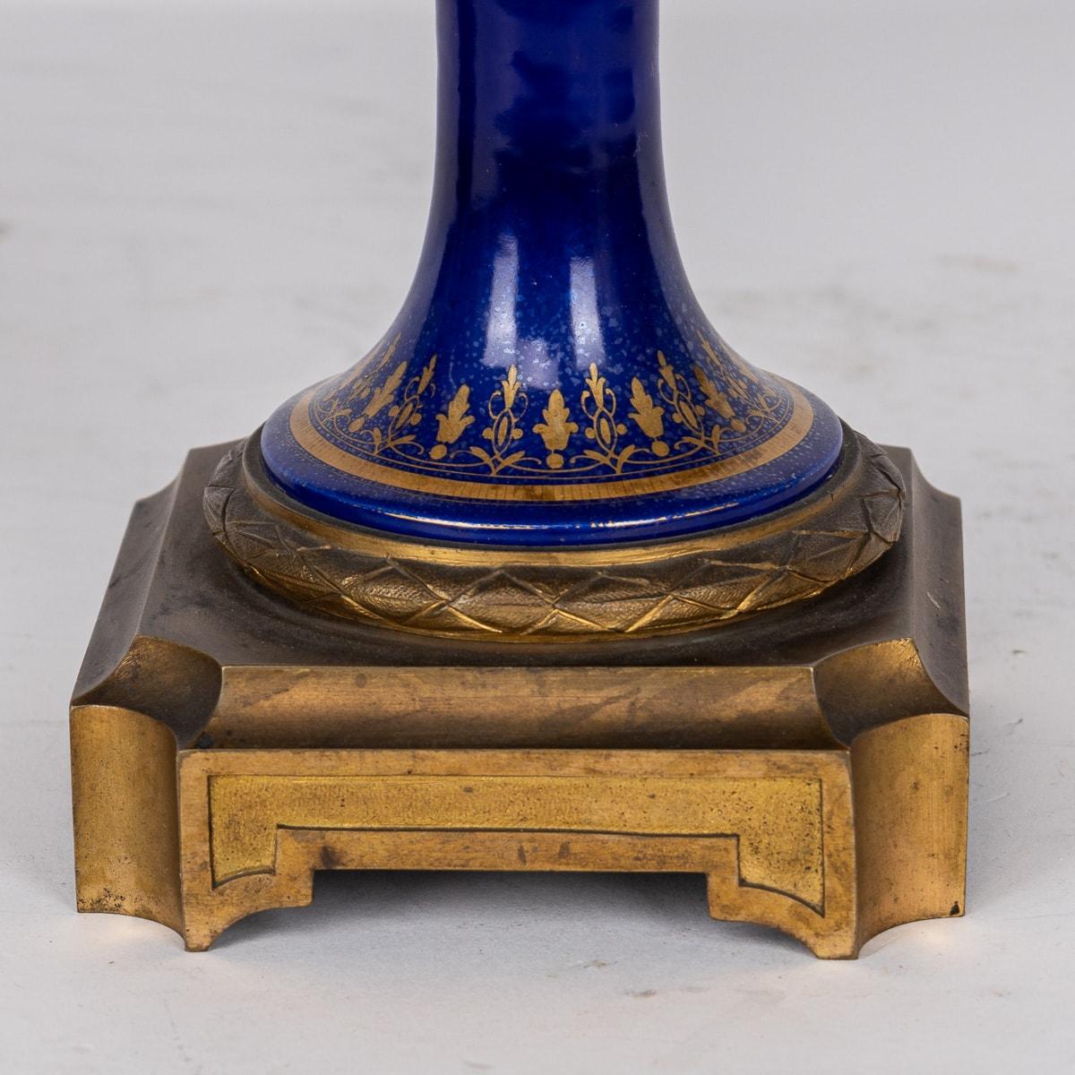 A.I.C C. Vases montés en bronze doré de Sèvres du 19e siècle avec couvercles c.1870 en vente 8