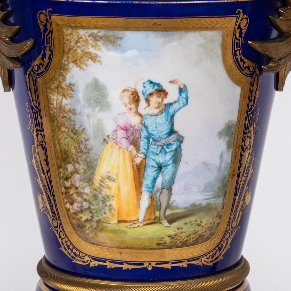 Antike Sèvres Ormolu-Vasen des 19. Jahrhunderts mit Deckeln um 1870 im Angebot 1