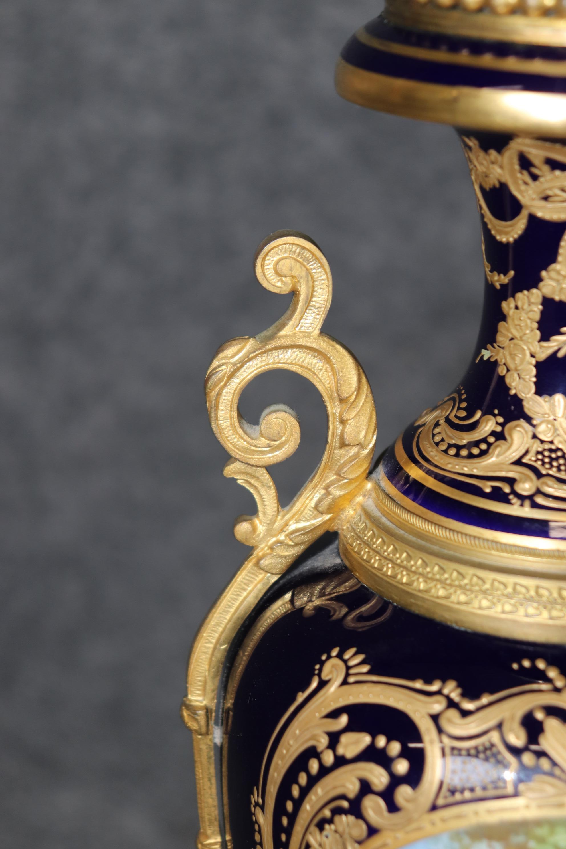 Antique 19th Century Sevres Royal Blue Porcelain Vase Made in France For Sale 4