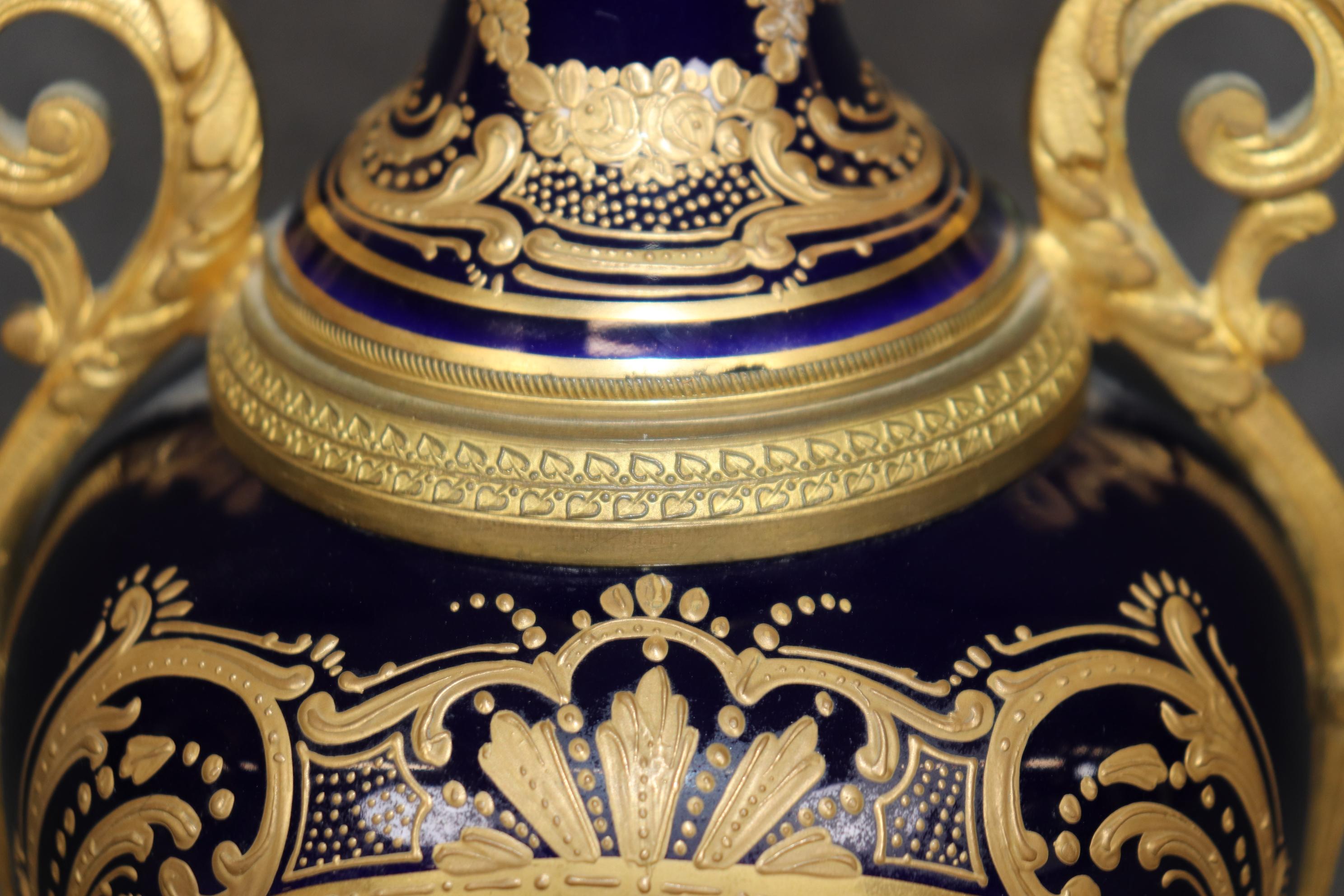 Antique 19th Century Sevres Royal Blue Porcelain Vase Made in France For Sale 5