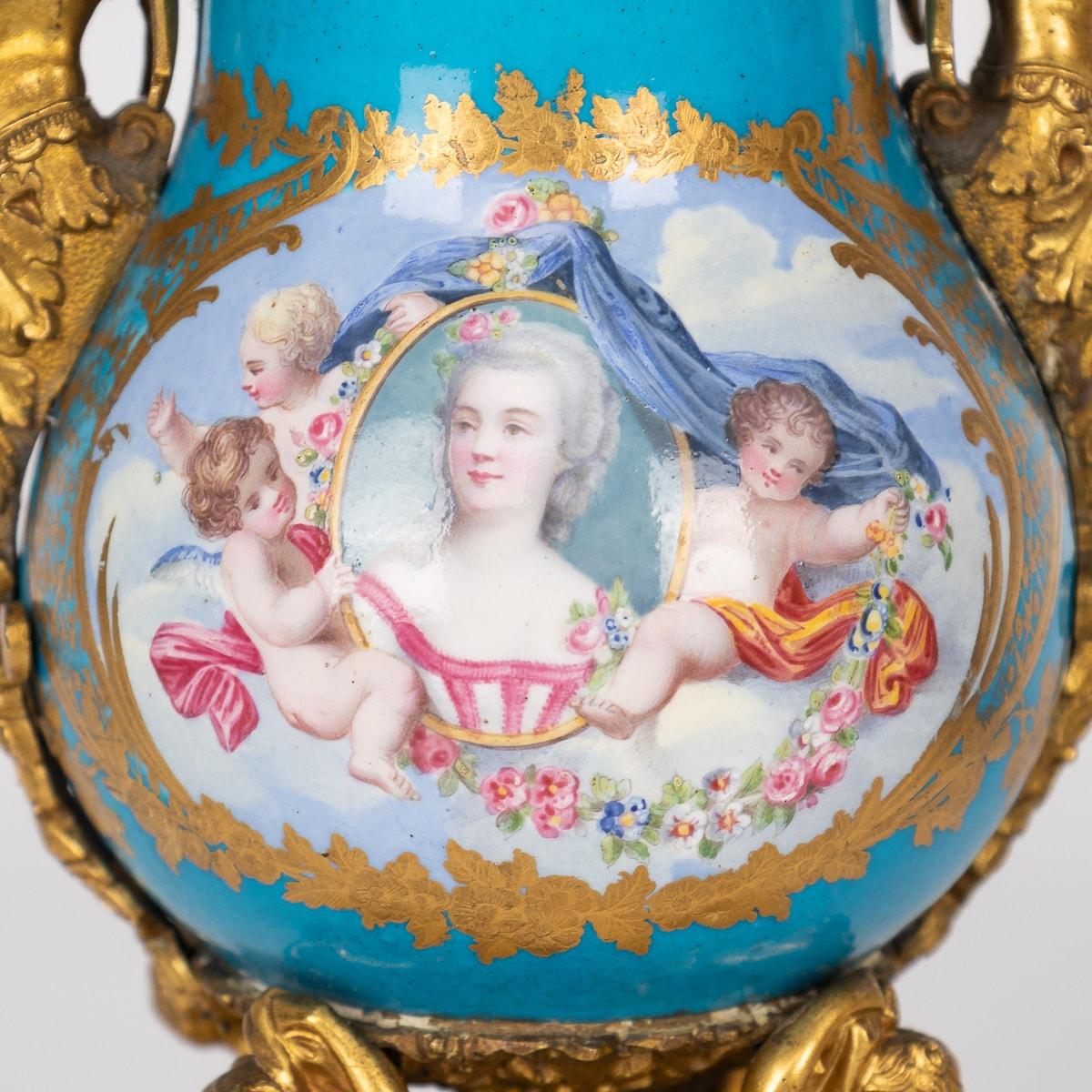 Antike Sèvres-Stil Ormolu montiert Vasen des 19. Jahrhunderts mit Deckel im Angebot 4