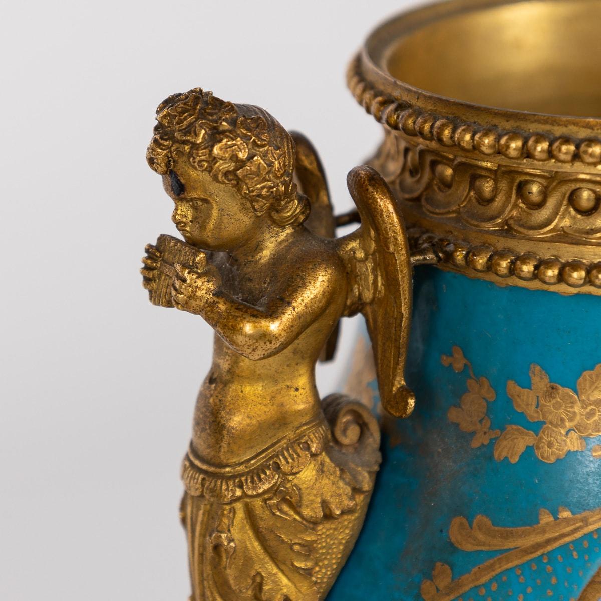 Antike Sèvres-Stil Ormolu montiert Vasen des 19. Jahrhunderts mit Deckel im Angebot 7
