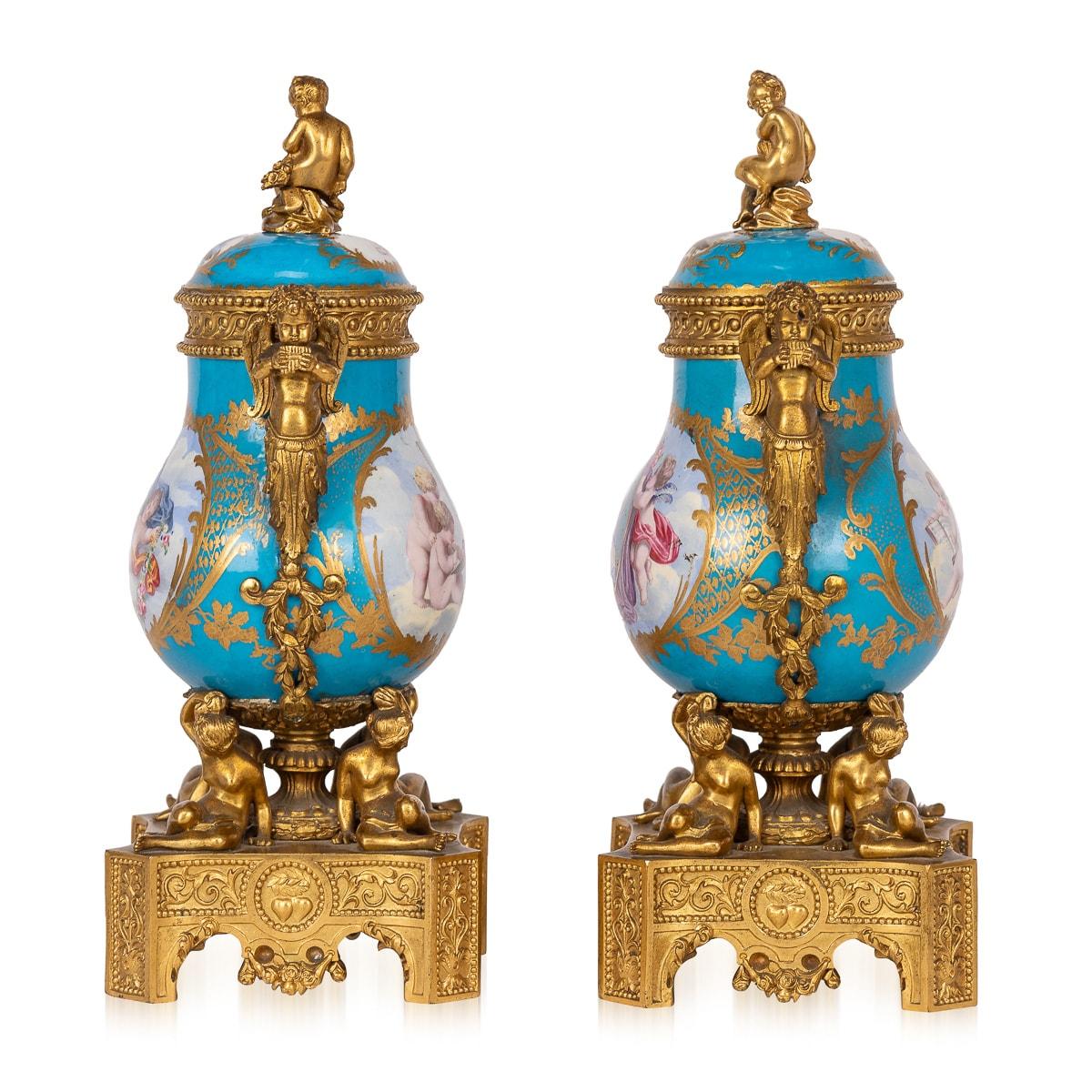 Antike Sèvres-Stil Ormolu montiert Vasen des 19. Jahrhunderts mit Deckel (Sonstiges) im Angebot