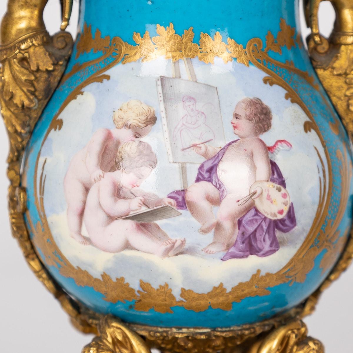 Antike Sèvres-Stil Ormolu montiert Vasen des 19. Jahrhunderts mit Deckel im Angebot 3