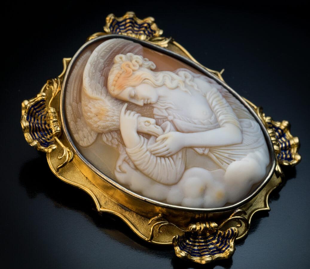 Victorian Antique 19th Century Shell Cameo Gold Brooch