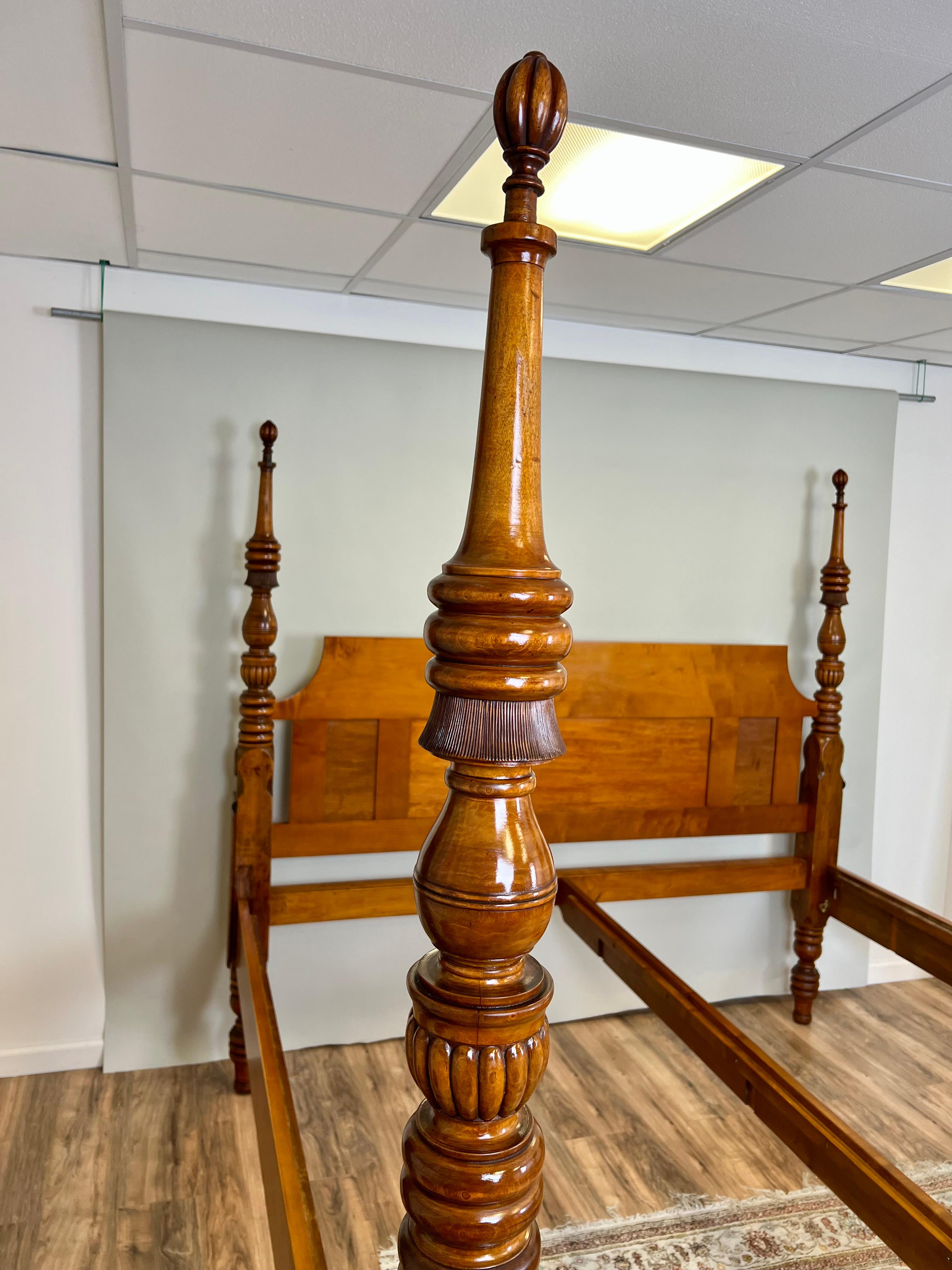 Ancien lit de campagne Sheraton du 19e siècle, redimensionné en King par Leonard New England en vente 6