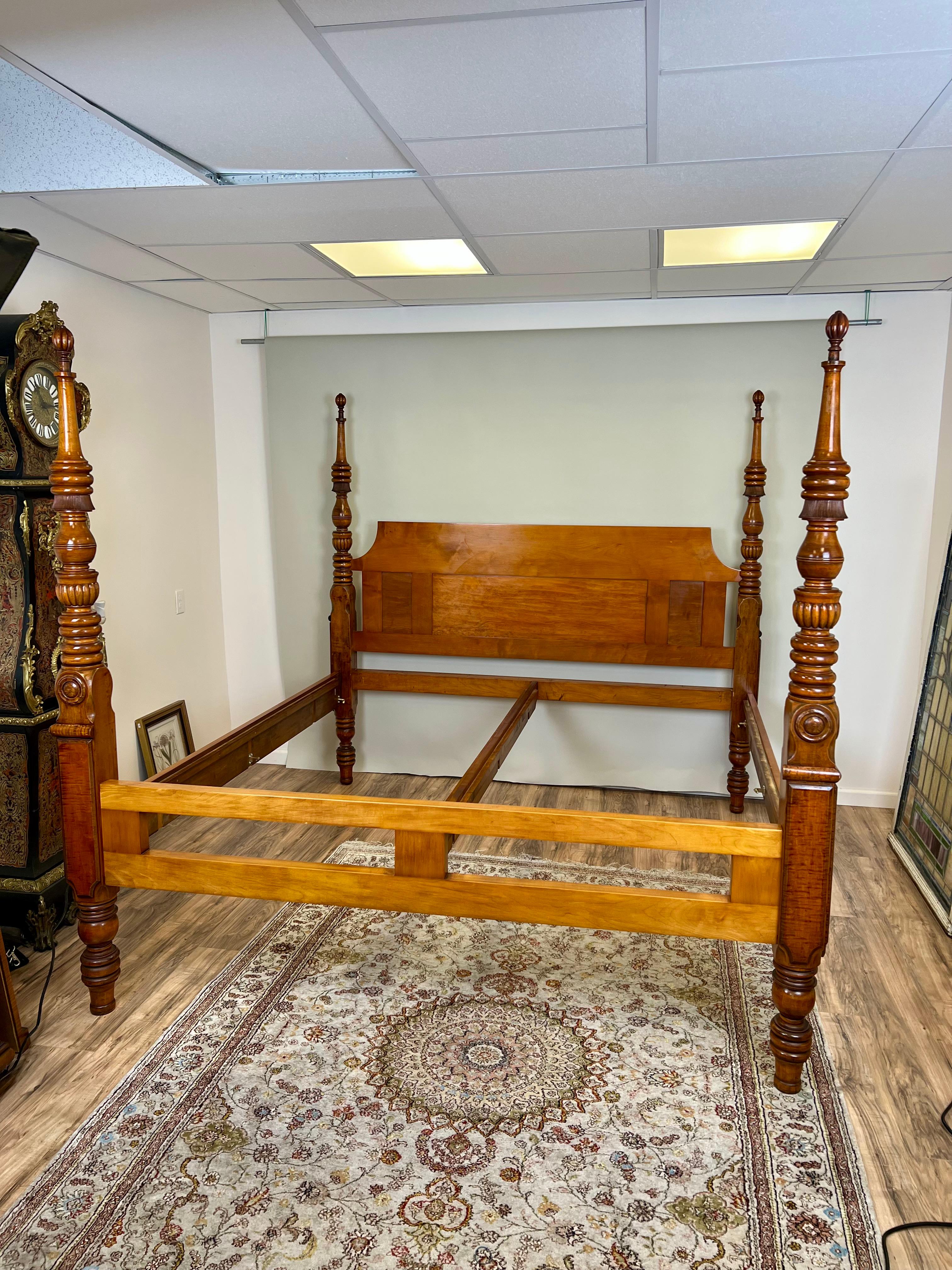 Ancien lit de campagne Sheraton du 19e siècle, redimensionné en King par Leonard New England en vente 8