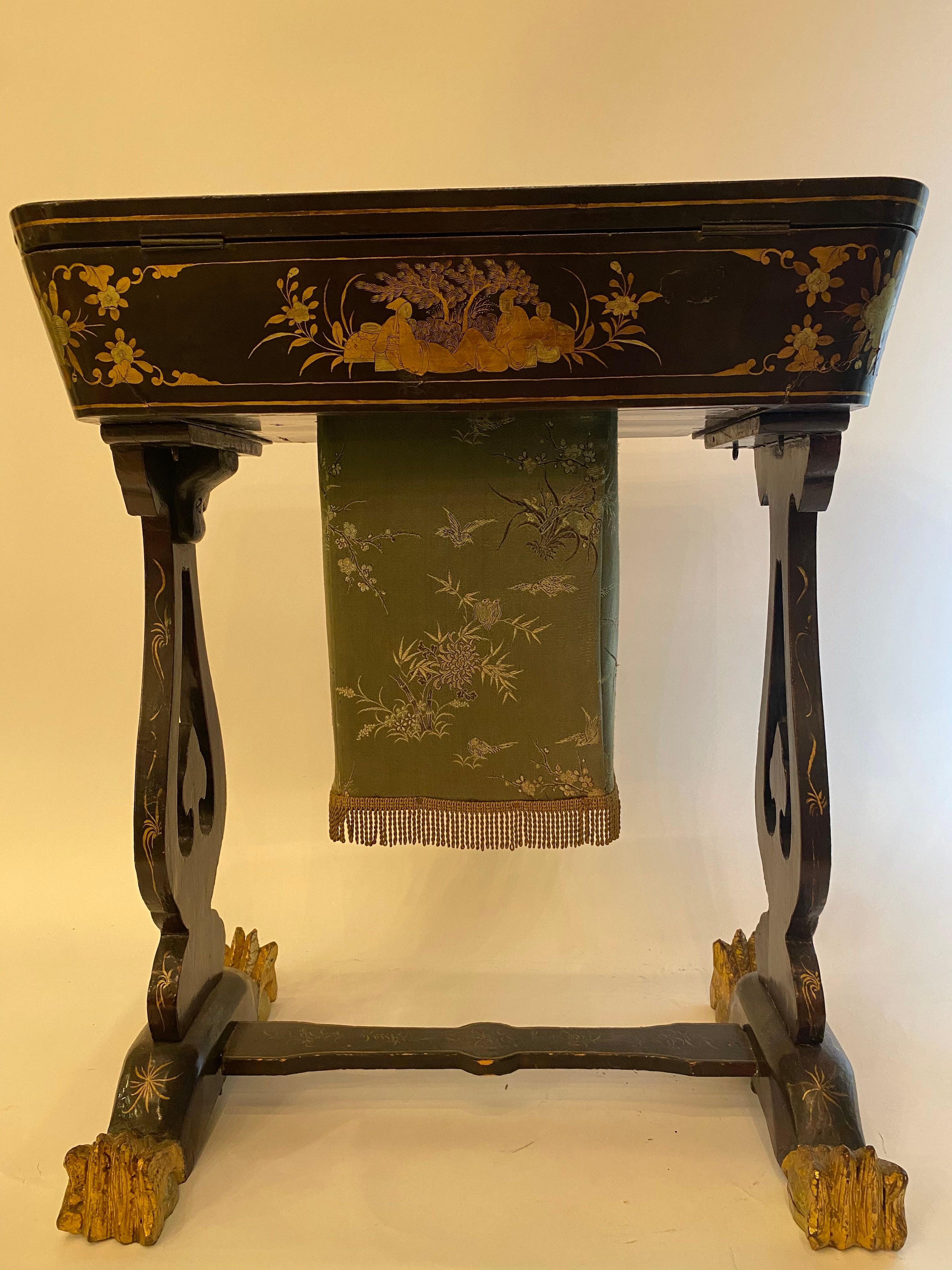 Petite table à couture chinoise ancienne du 19ème siècle en laque laquée en vente 5